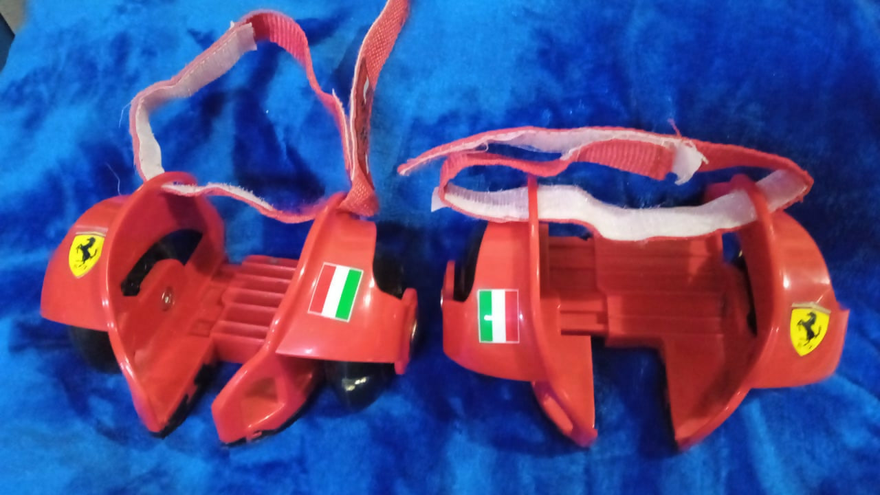 Buy Hamleys Street Gliders – LED Light-Up Clip-On Skates for Kids

