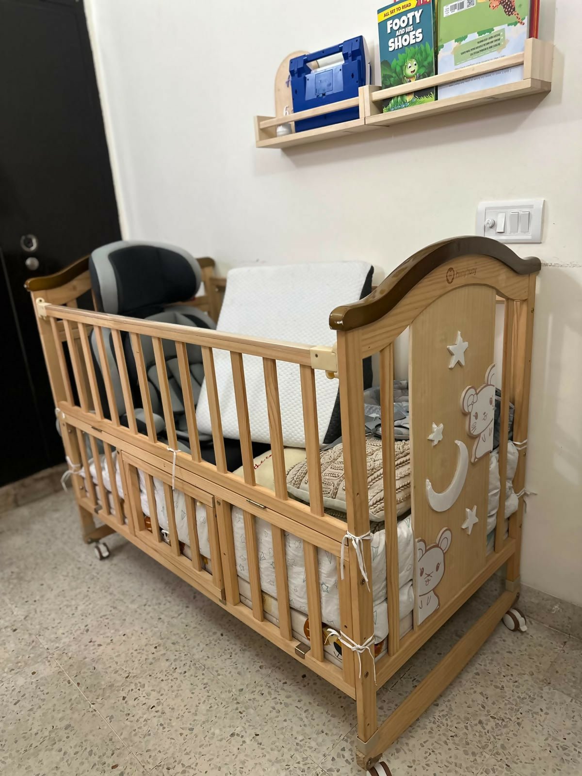 HUNY HUNY 15-in-1 Baby Crib/Cot with convertible multifunctional design, sturdy frame, adjustable mattress height, storage options, and a safe, comfortable sleeping space for newborns and growing babies.
