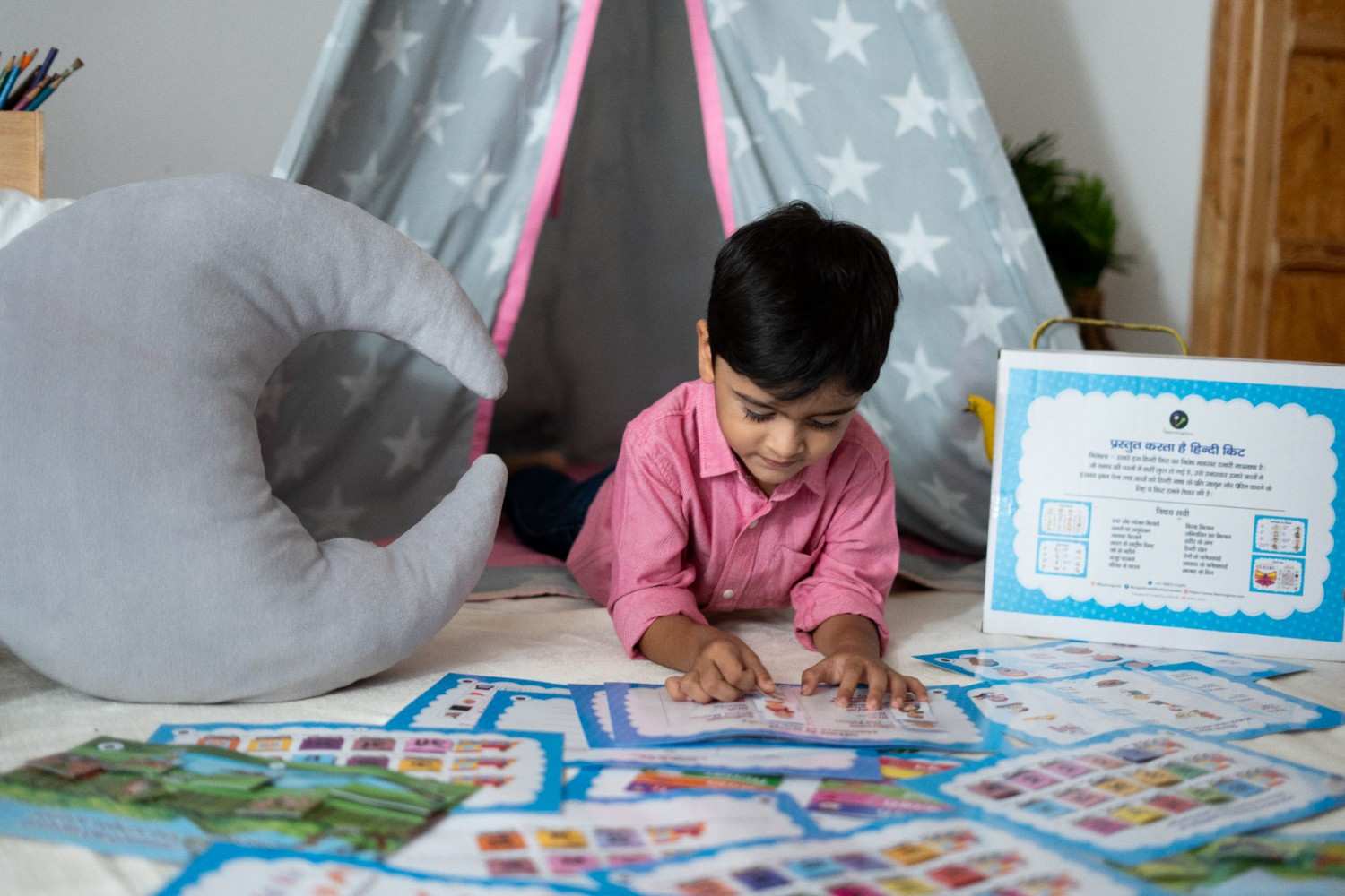 Introduce your child to the rich world of Hindi with our Velcro-Based Hindi Learning Kit. This comprehensive kit is designed to make learning engaging and interactive. 