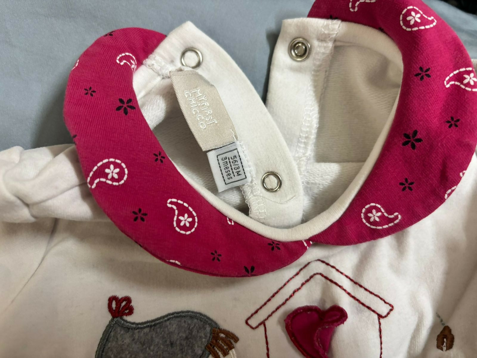 Keep your baby snug during mild chilly days with this soft cotton top and bottom set. 