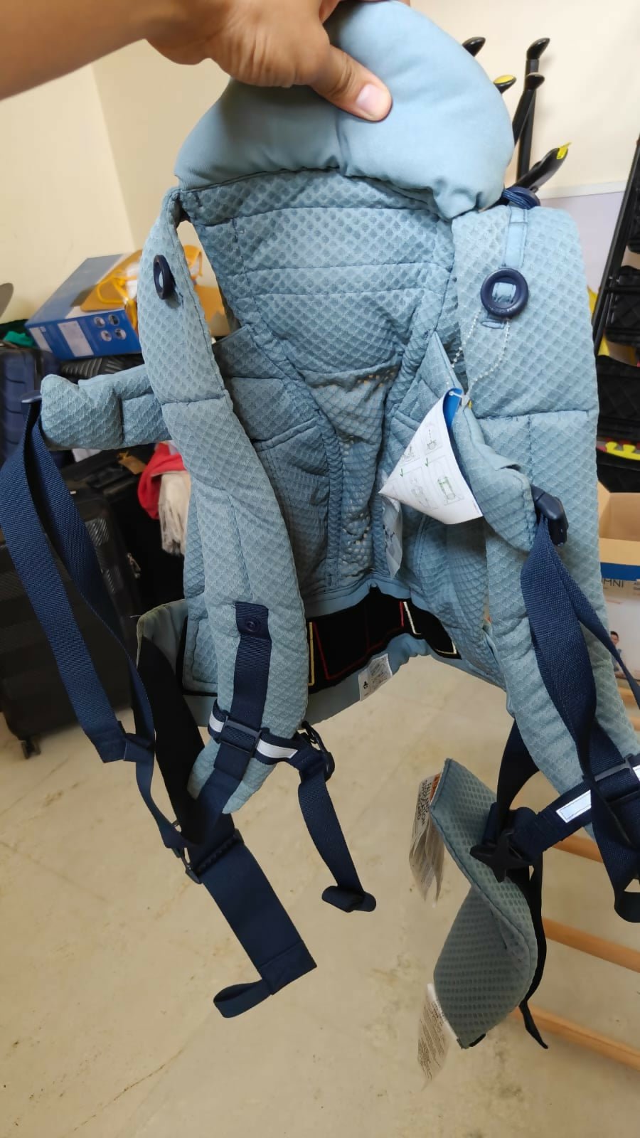 ERGOBABY Omni Breeze Carrier in Slate Blue with breathable mesh fabric, 4 carry positions, ergonomic design, lumbar back support, padded shoulder straps, and adjustable fit for babies from 3–20 kg (0–4 years).