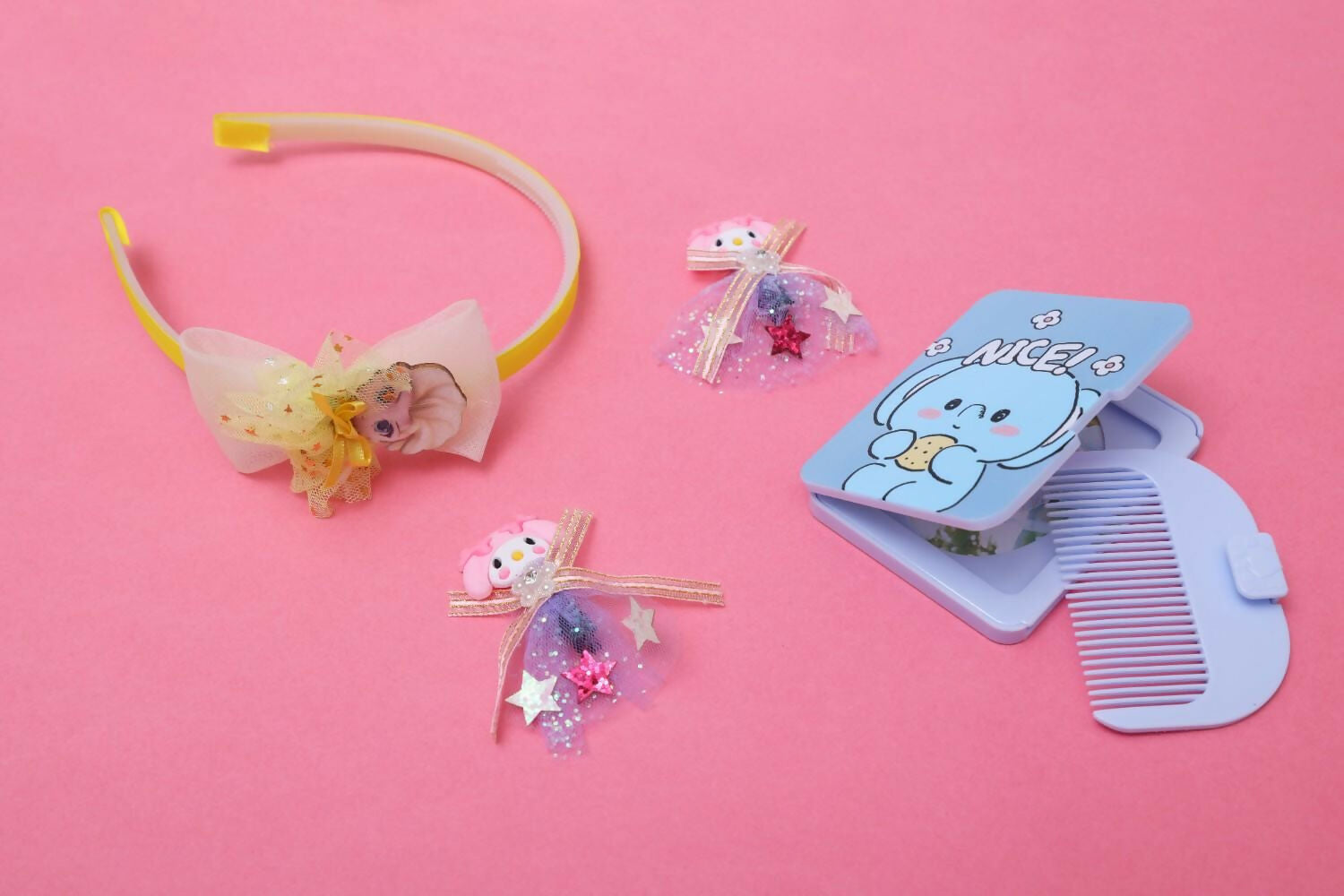 Lock up your little ones tresses with our new collection of hair accessories that are a must have for to instantly add glamour to any wardrobe. Update your little ones collection with this pretty hair accessory and she is all set for an updated look.