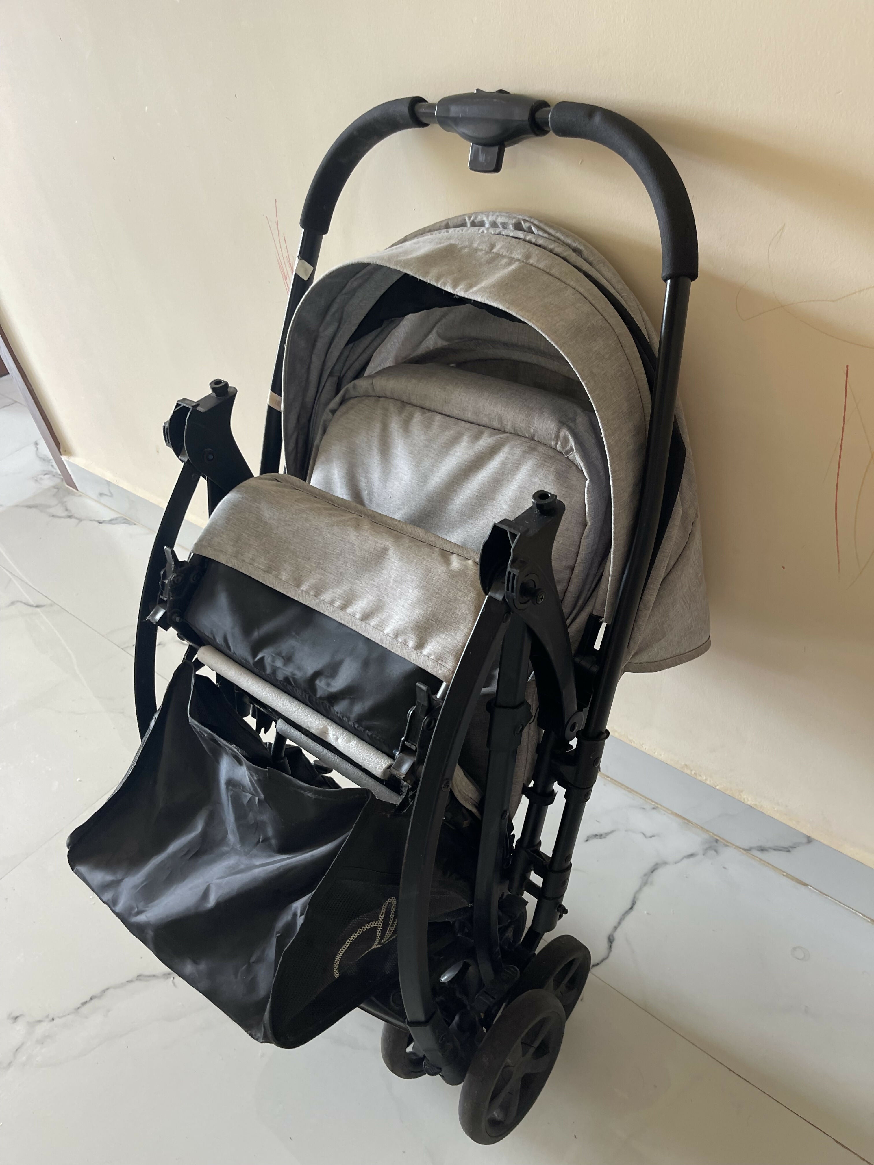 R FOR RABBIT Baby Stroller/Pram in Some Used condition featuring a comfortable seating area, protective canopy, sturdy frame and smooth-moving wheels for convenient everyday outings and walks with your baby.