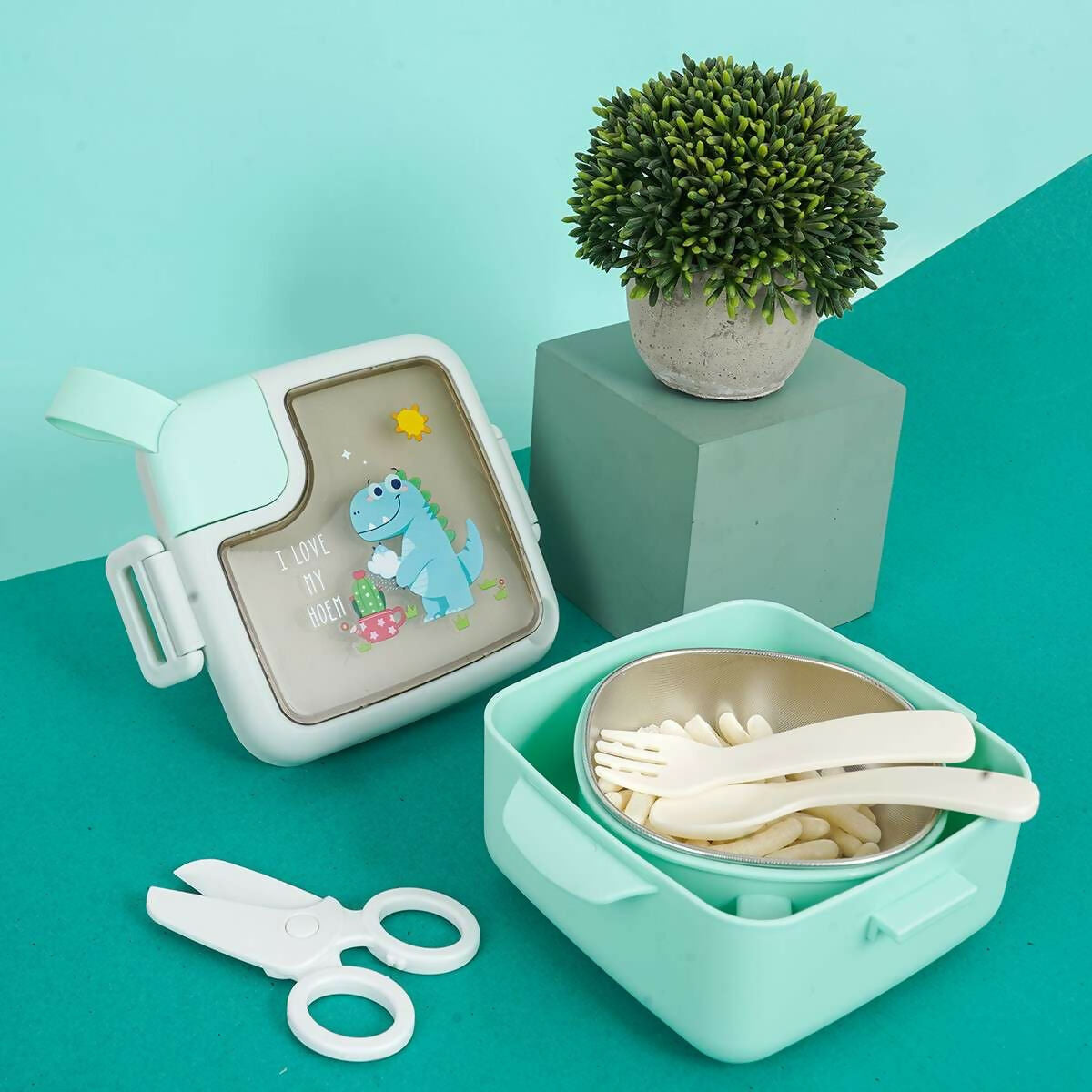 This Bento lunch box will keep your food, sandwiches, soups, beverages fresh for lunch, so you can pack your kids' lunches in the morning, and it will stay warm until lunch time. 