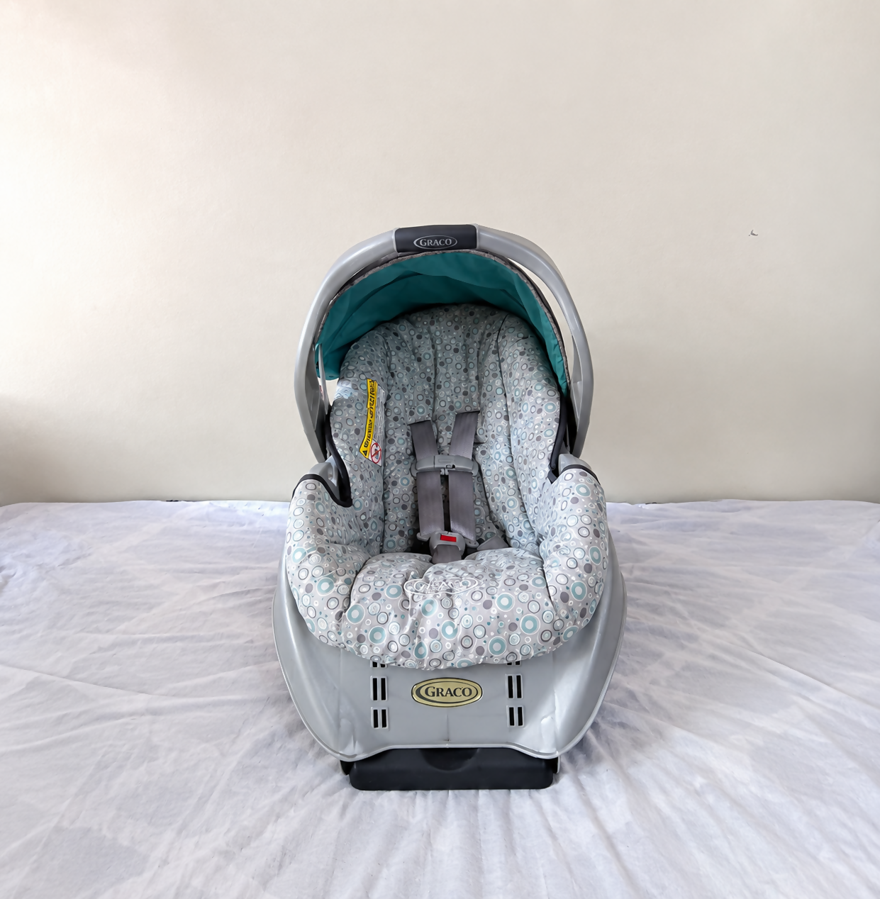 GRACO SnugRide SafeSeat Infant Car Seat B174 with rear-facing design and detachable base.
