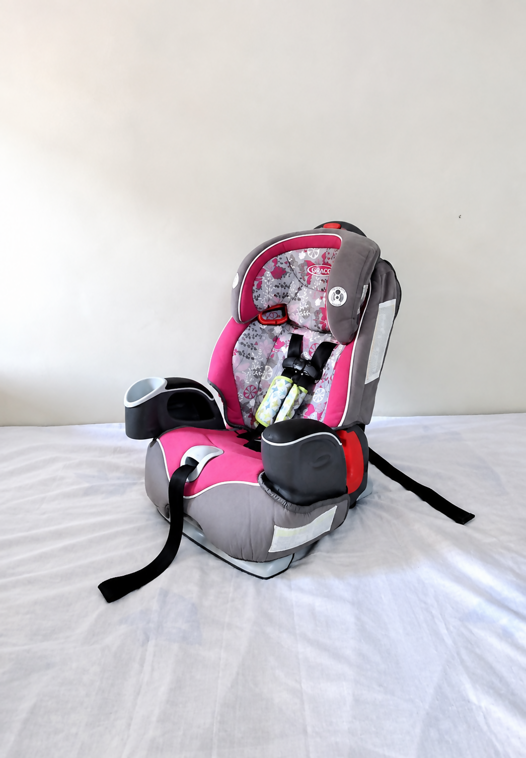 GRACO Nautilus 65 3-in-1 Harness Booster Car Seat B148 in Some Used condition featuring harness, high-back booster and backless booster modes, padded seating, and an adaptable design for growing children.