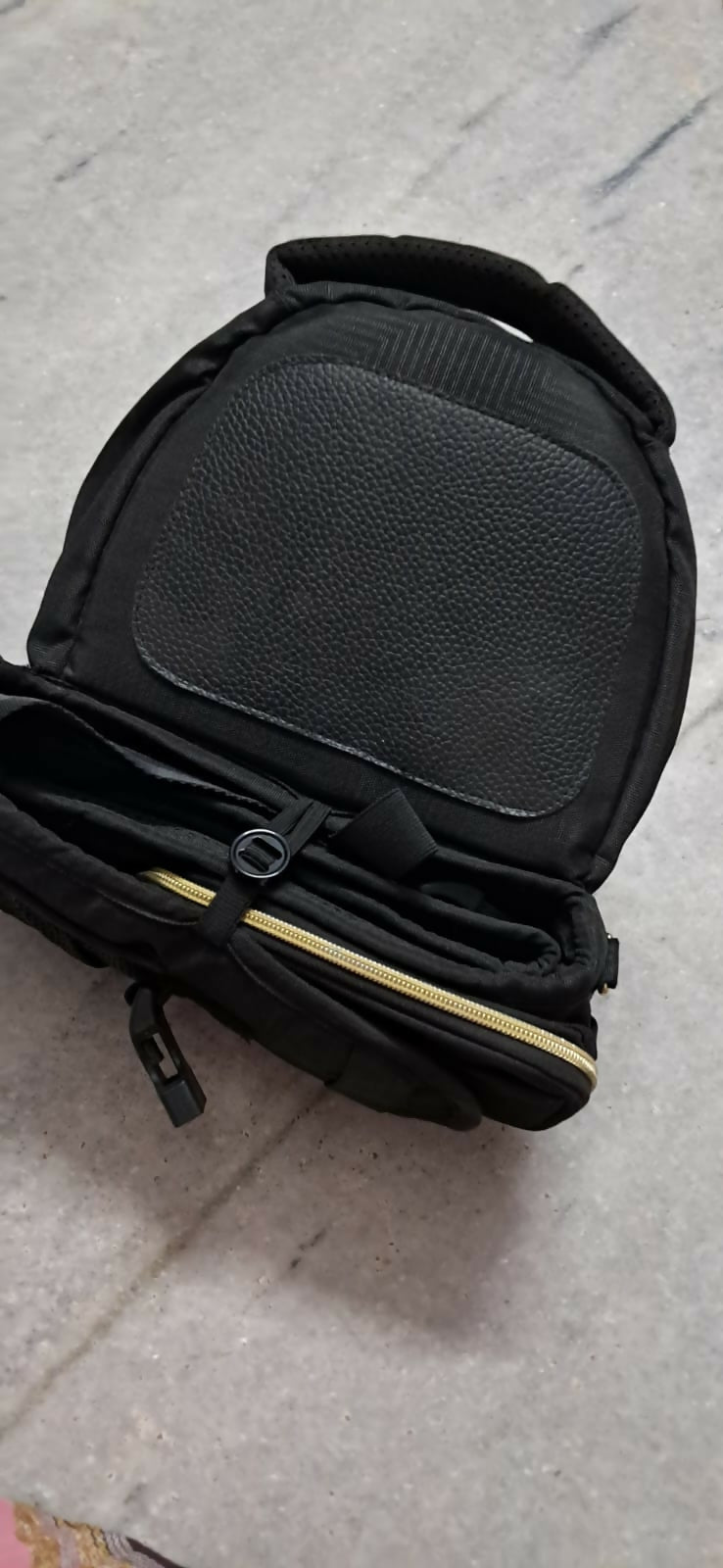 Adjustable baby carrier – safe, padded, and comfortable for everyday use.