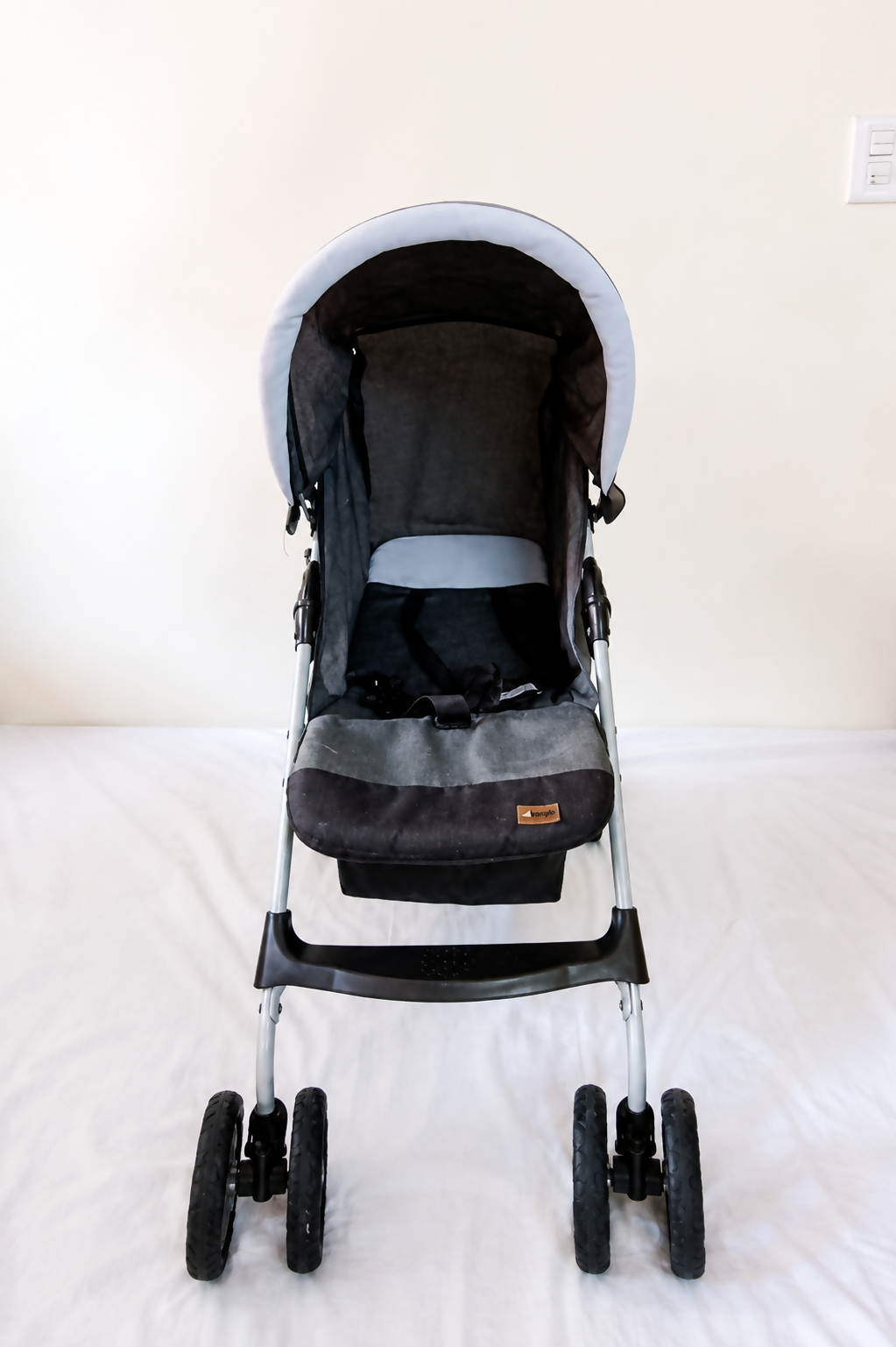 Hauck Baby Stroller Pushchair with reclining seat, adjustable canopy, 5-point safety harness, smooth wheels, foldable frame, and comfortable seating for safe and convenient everyday outings with babies and toddlers.