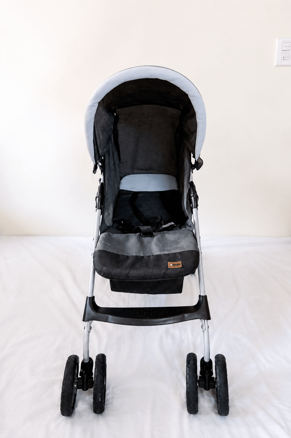 Hauck Baby Stroller Pushchair with reclining seat, adjustable canopy, 5-point safety harness, smooth wheels, foldable frame, and comfortable seating for safe and convenient everyday outings with babies and toddlers.