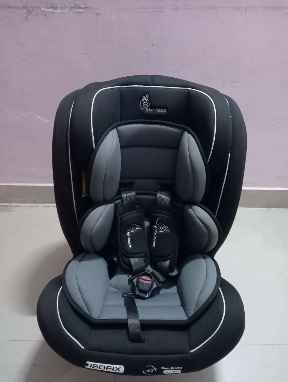 R for Rabbit ISOFIX car seat with secure ISOFIX installation, 5-point safety harness, side-impact protection, adjustable headrest, and cushioned seating for safe and comfortable travel.