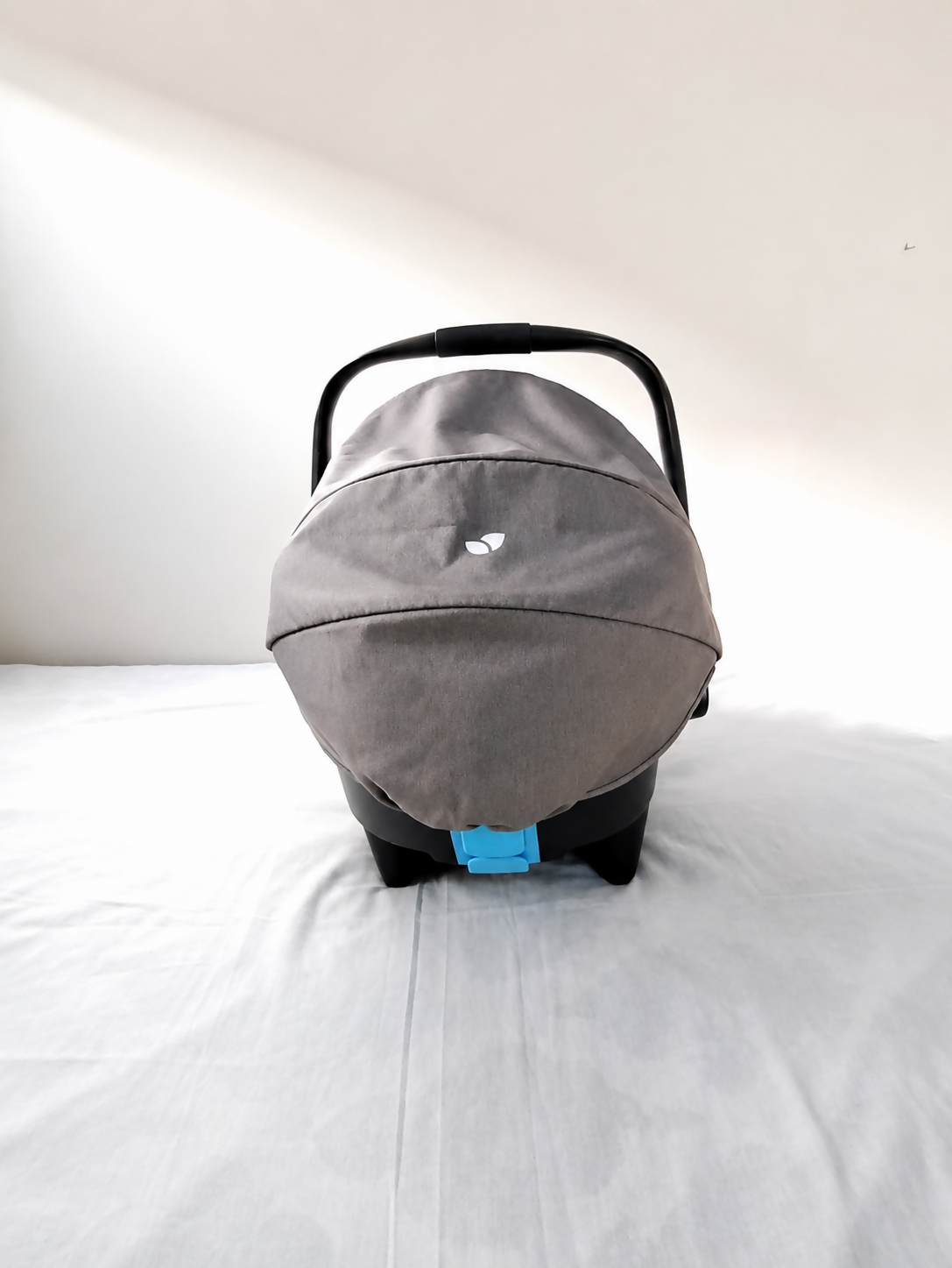 JOIE Gemm Infant Car Seat B134 in Almost New condition, rear-facing for newborns up to 13 kg, featuring a secure harness, comfortable padded seating, protective canopy, and convenient infant travel design.