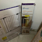 Dreambaby Liberty safety gate with auto close and stay open feature, almost new condition, ideal for child safety at home