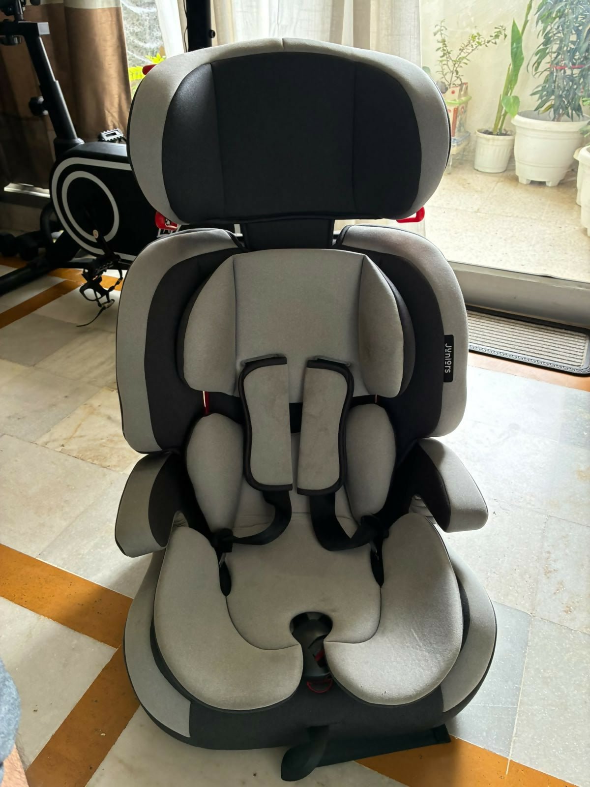 JUNIORS TRIP Baby Car Seat with a 5-point safety harness, side-impact protection, adjustable headrest, cushioned seating, and ergonomic design for safe and comfortable travel with babies and toddlers.