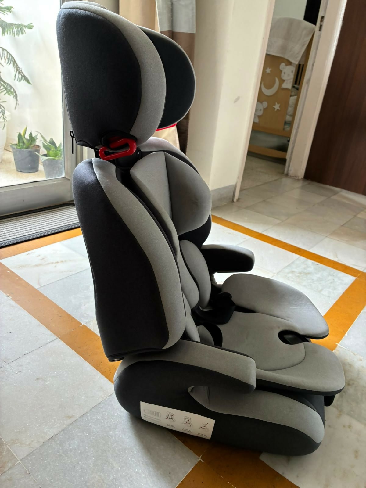 JUNIORS TRIP Baby Car Seat with a 5-point safety harness, side-impact protection, adjustable headrest, cushioned seating, and ergonomic design for safe and comfortable travel with babies and toddlers.
