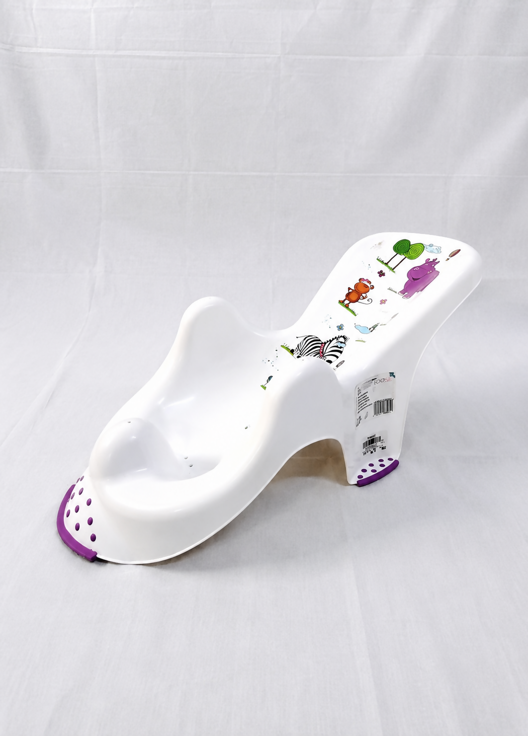 Keeeper Ergonomic Baby Bath Support Infant Bath Recliner Safari with ergonomic shape, non-slip design, sturdy construction, and comfortable support to help keep babies secure during bath time.