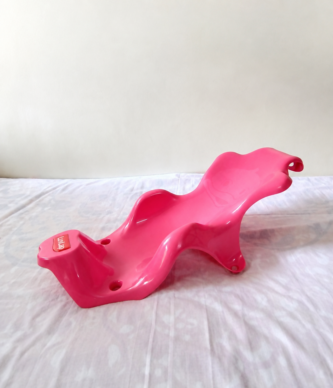 LuvLap Baby Bath Support Chair B132 in Preloved New condition, available in Chennai, Tamil Nadu, featuring an ergonomic reclined design and 4 suction cups for stable, comfortable support during supervised baby bath time.