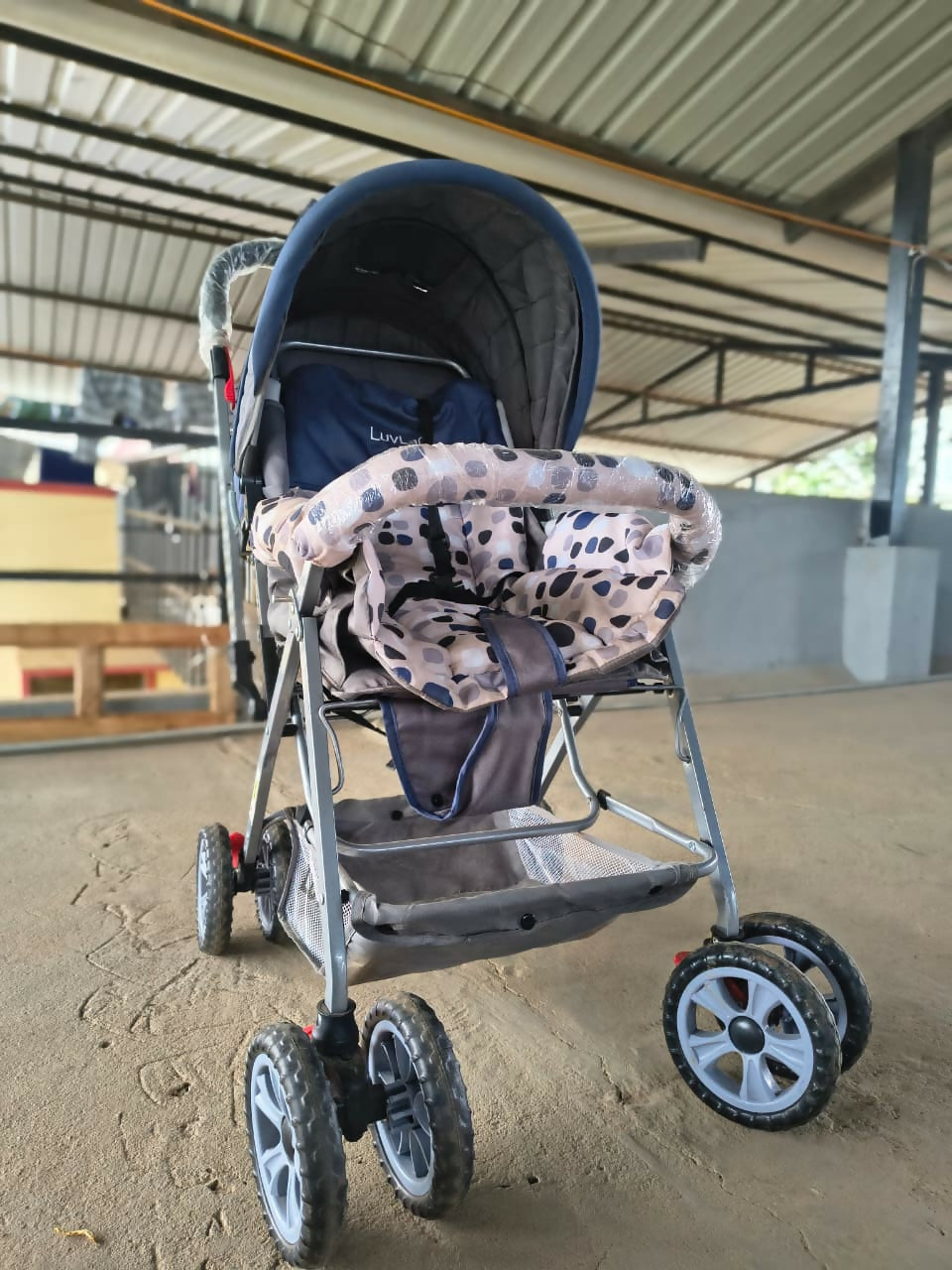 LUVLAP Sunshine Baby Stroller/Pram featuring comfortable seating, a protective canopy, sturdy frame and smooth-moving wheels for convenient everyday walks, outings and travel with your baby.