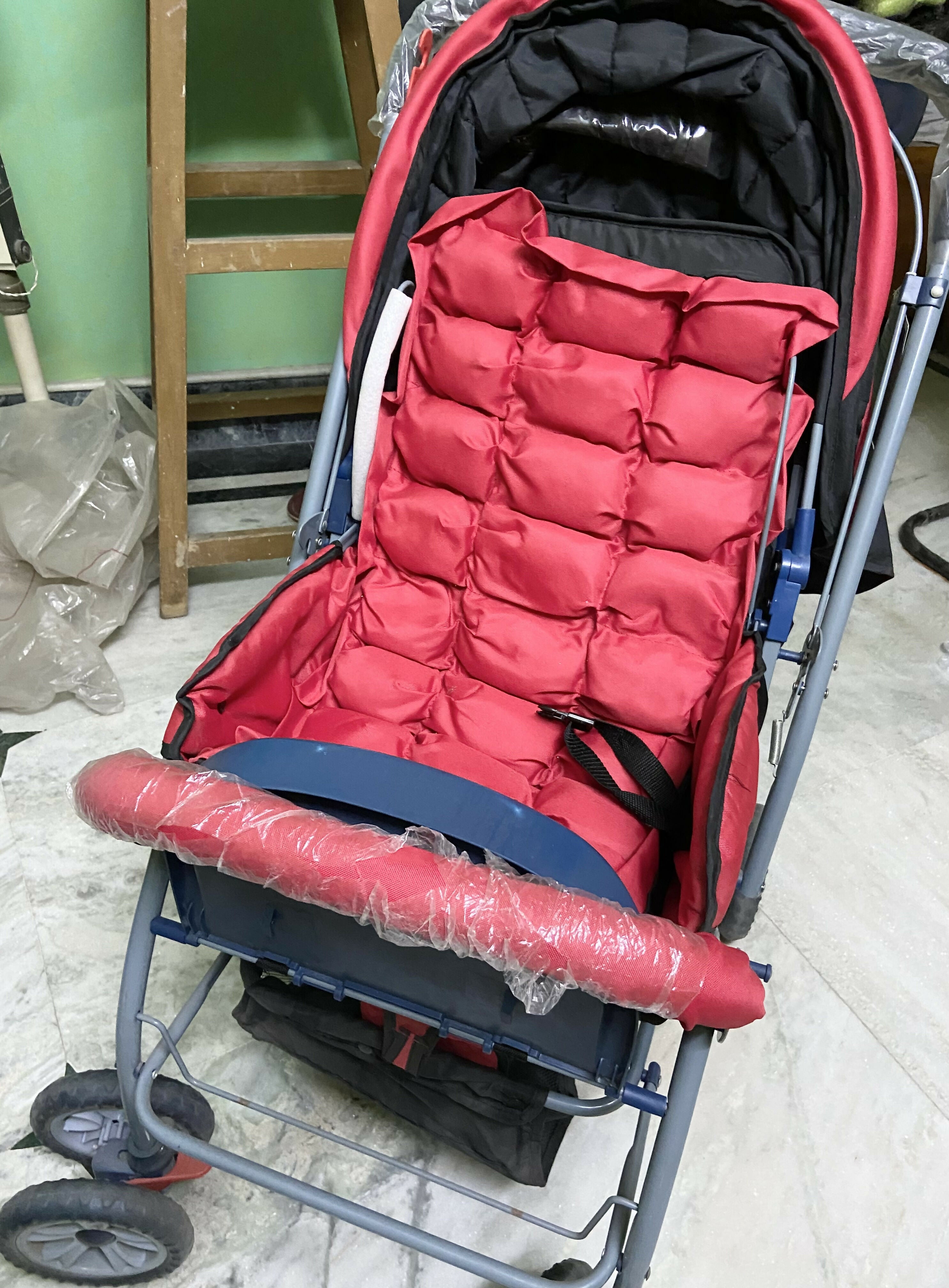 LUVLAP Starshine Baby Stroller/Pram with reclining seat, adjustable canopy, safety harness, storage basket, and smooth wheels, designed for comfortable and secure outings from newborn to toddler age.