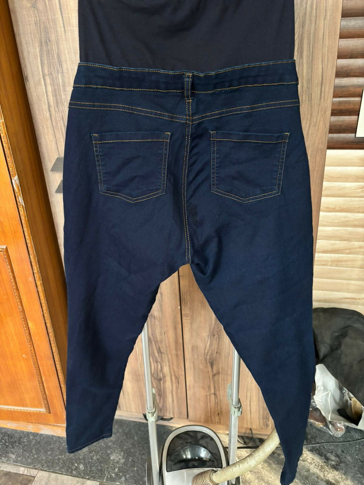 Comfortable and stylish Mothercare maternity jeans in dark blue – perfect fit for expecting moms size 16.








