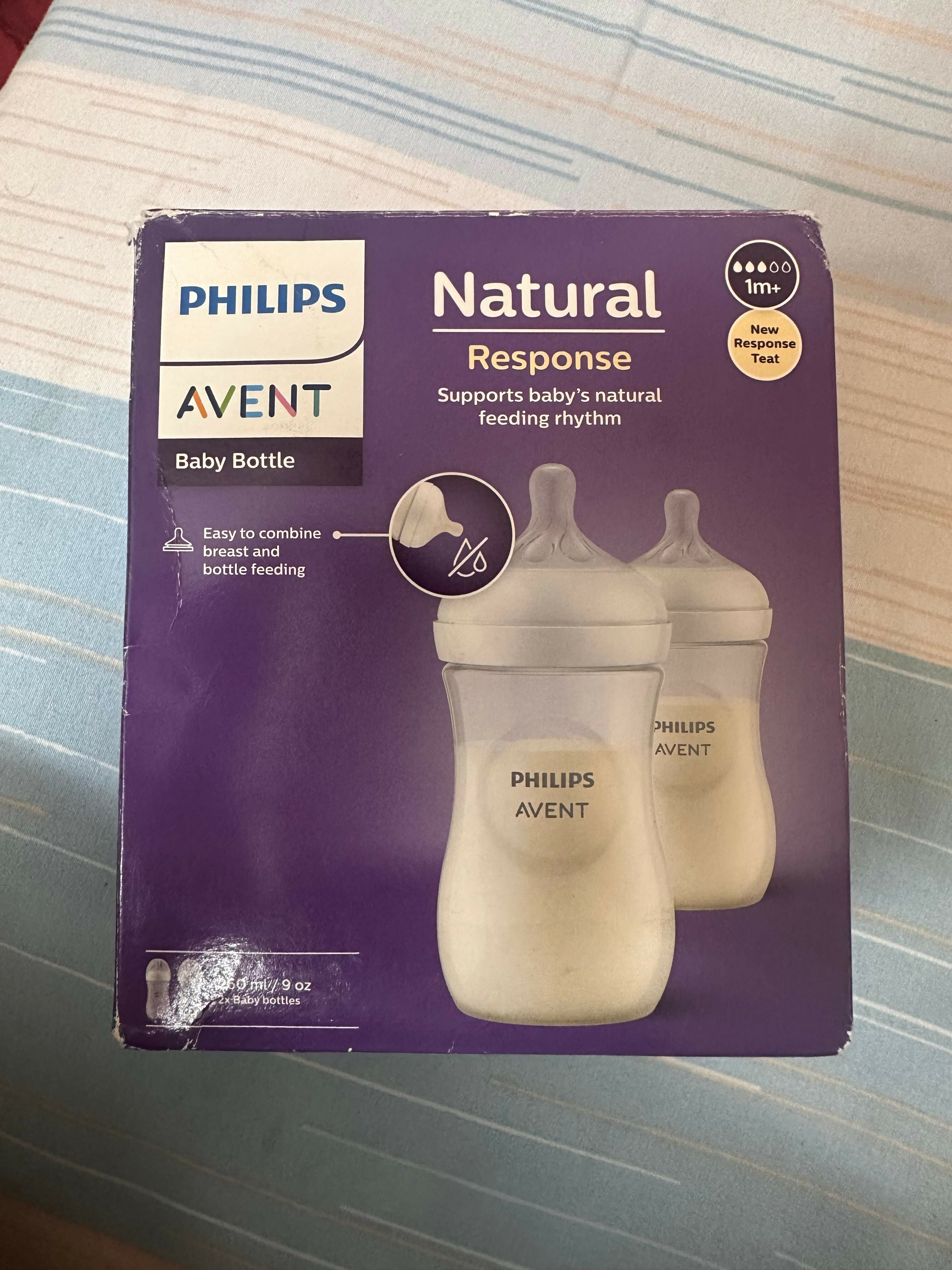 PHILIPS AVENT Natural Response Feeding Bottles 260ml for babies 1 month+, Pack of 2 in Preloved New condition, featuring Natural Response teats designed for comfortable and convenient everyday bottle feeding.