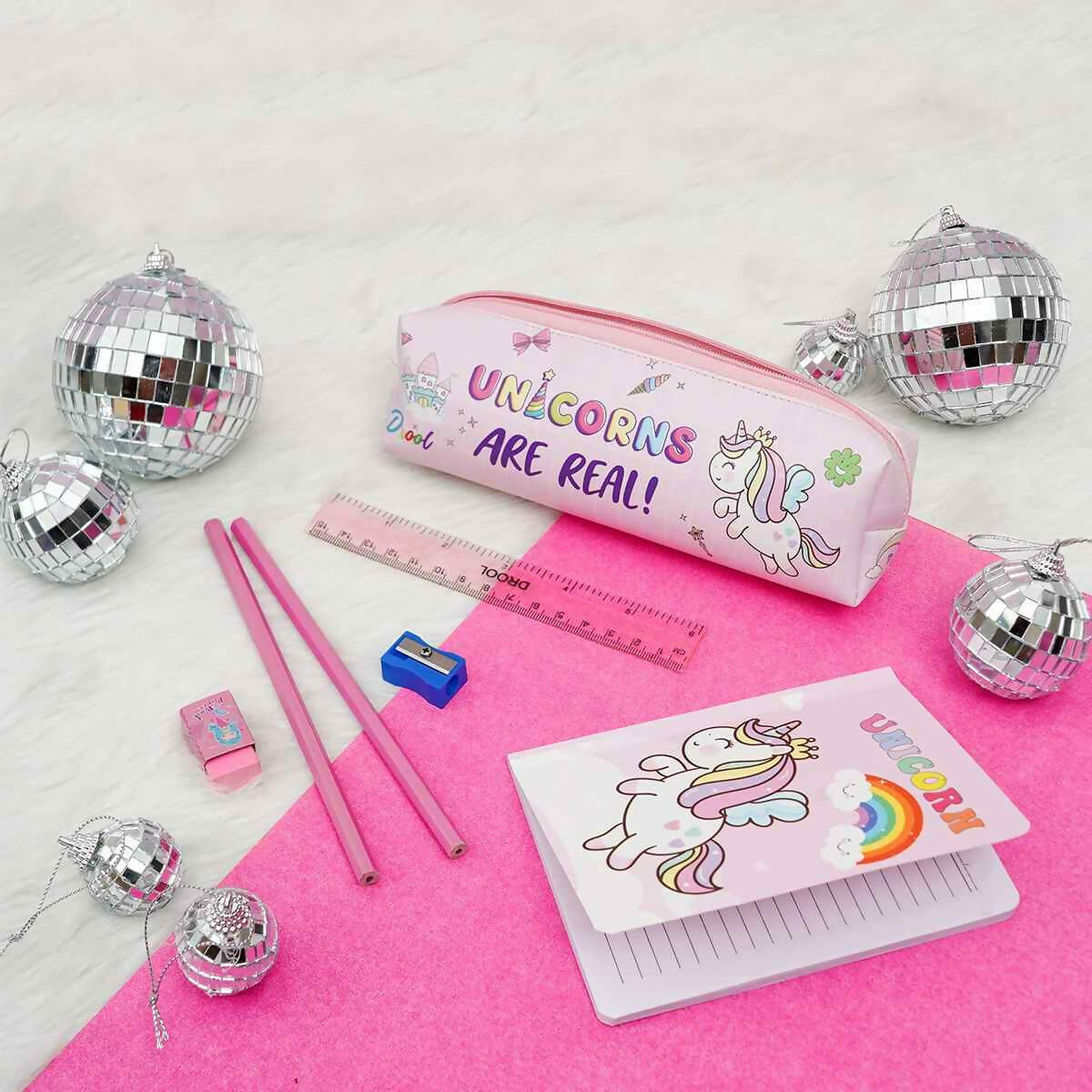 The travel-friendly hobby kit combines an assortment of the finest colouring and stationery product range. The kit is perfect for all budding art enthusiasts.