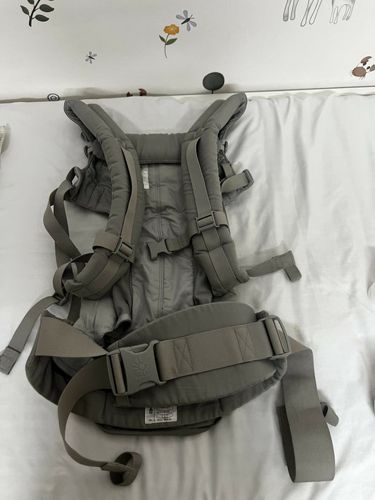 ERGO BABY OMNI BREEZE  Baby Carrier