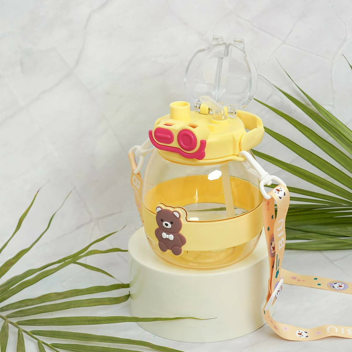 Kids Sipper is the ideal choice for the growing kid. The sipper's contoured shape and anti-slip texture grips make it easy for little hands to hold the cup. 