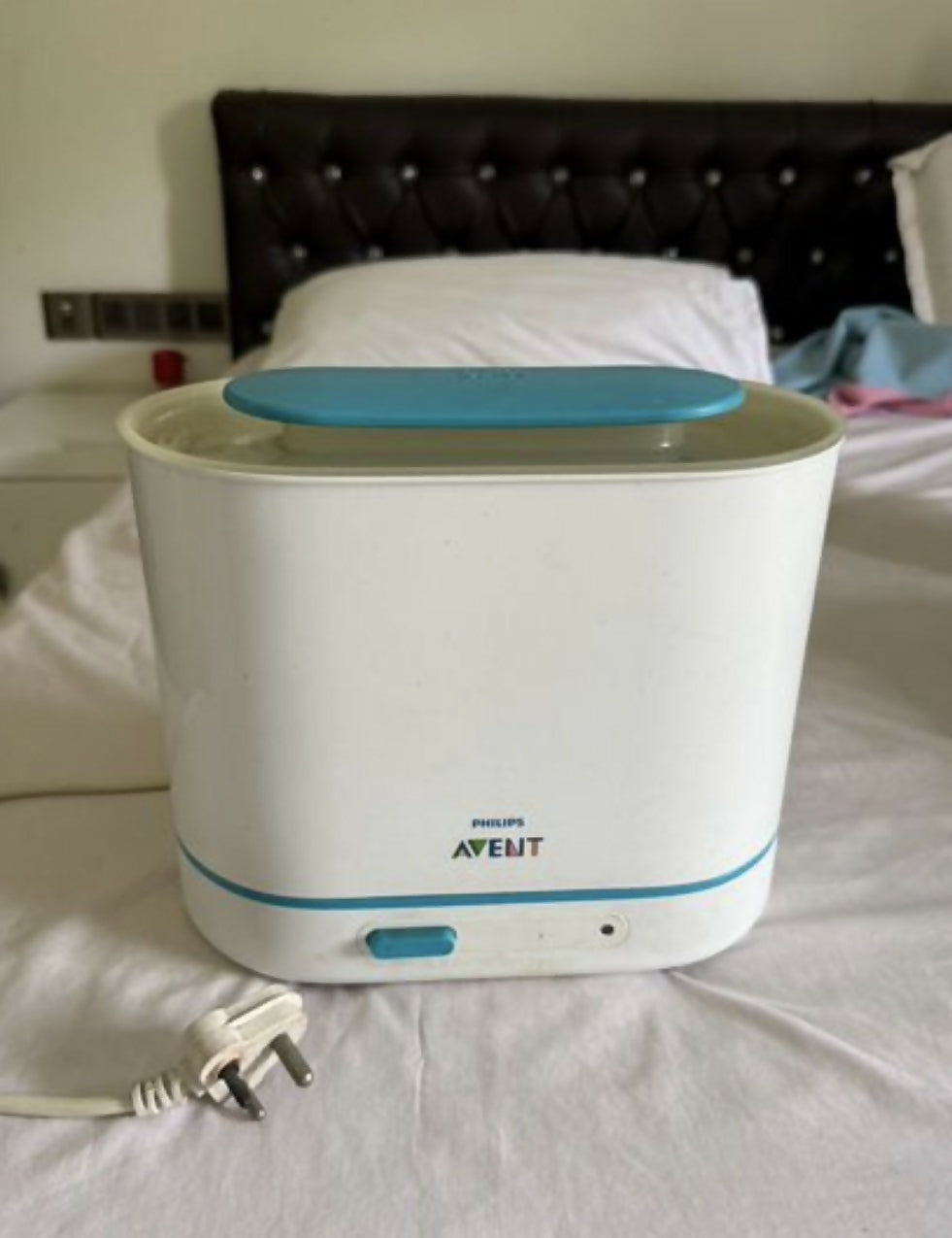 Philips Avent 3-in-1 Electric Steam Sterilizer with adjustable size configuration, natural steam sterilization, and spacious capacity for baby bottles, breast pump parts, pacifiers, and feeding accessories.