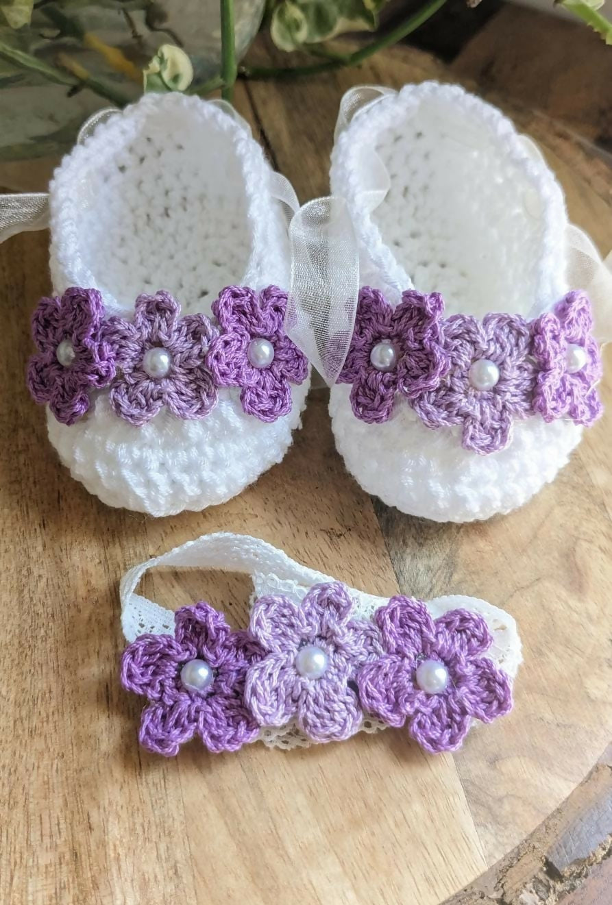 Adorable Sandal with Headband Set – Comfortable and stylish accessories for your baby's special moments.