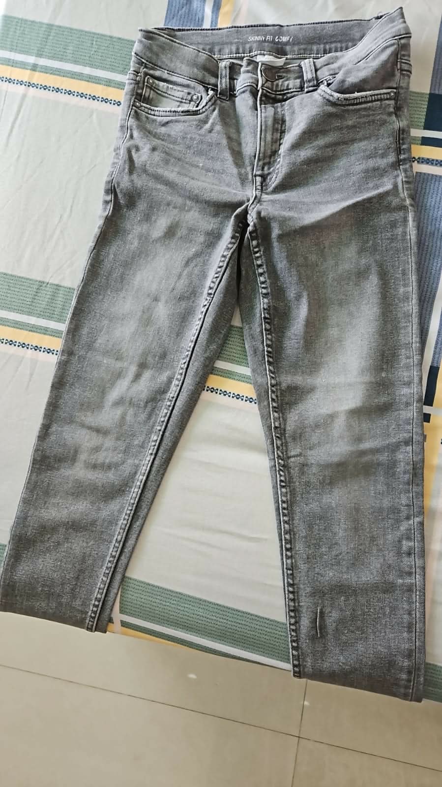 ZARA Black Skinny Fit Jeans – Trendy and Comfortable Skinny Jeans for a Sleek Look.