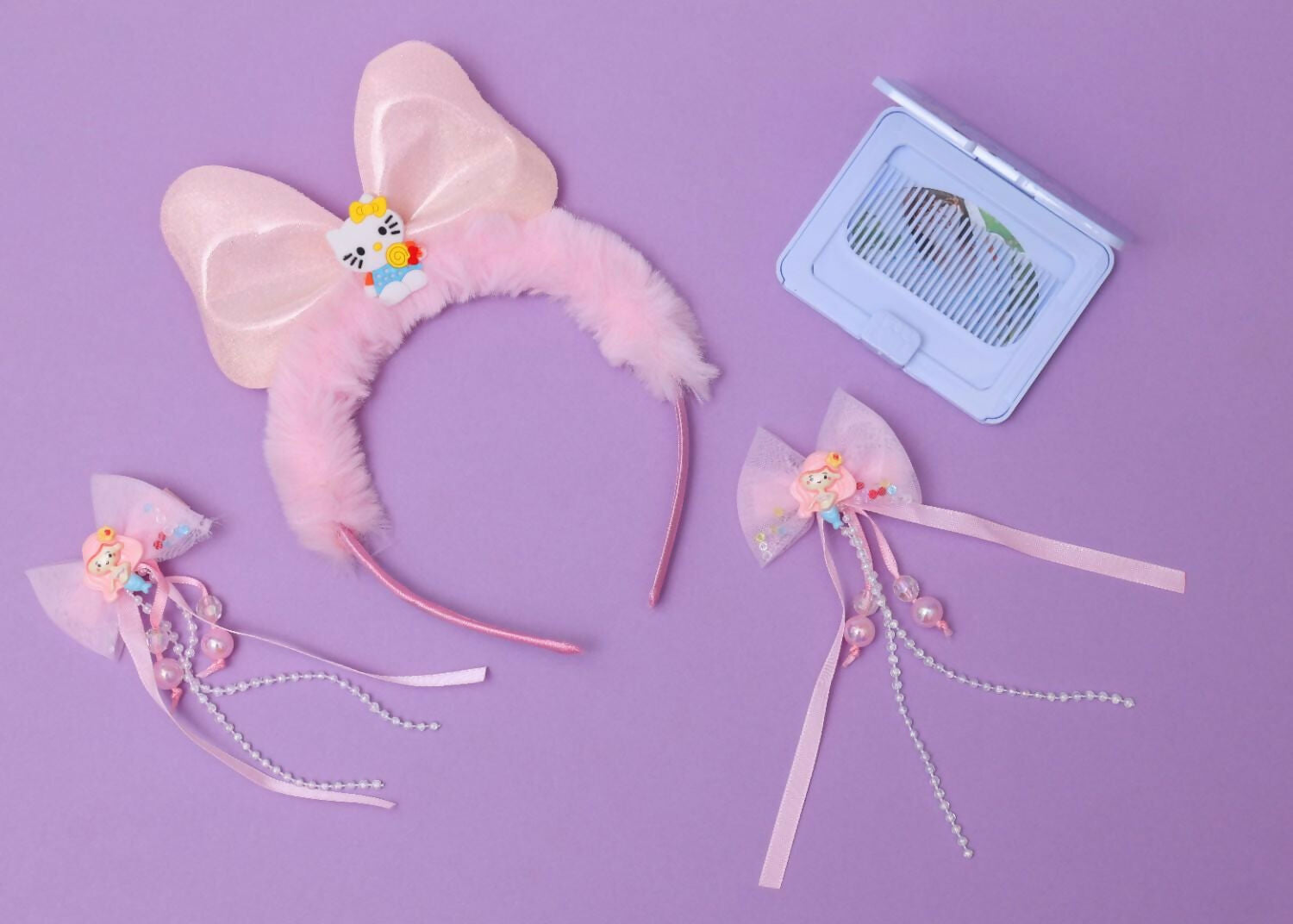 Lock up your little ones tresses with our new collection of hair accessories that are a must have for to instantly add glamour to any wardrobe.