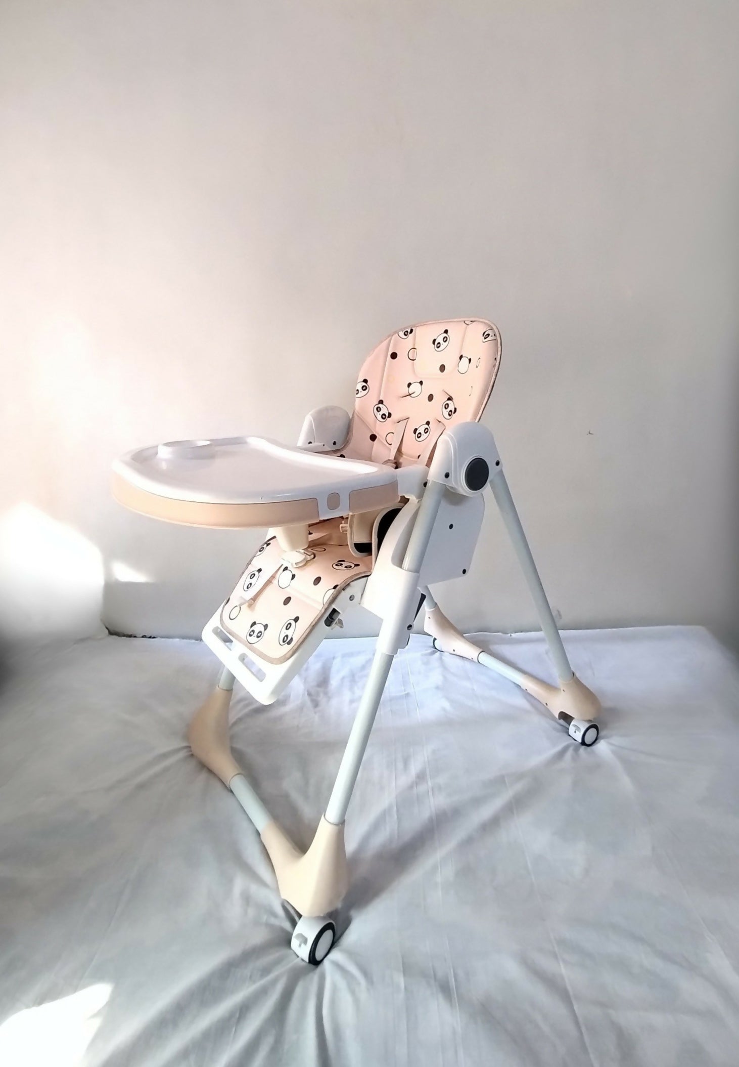 R FOR RABBIT Marshmallow Baby High Chair B176 with 7-level recline and foldable design.