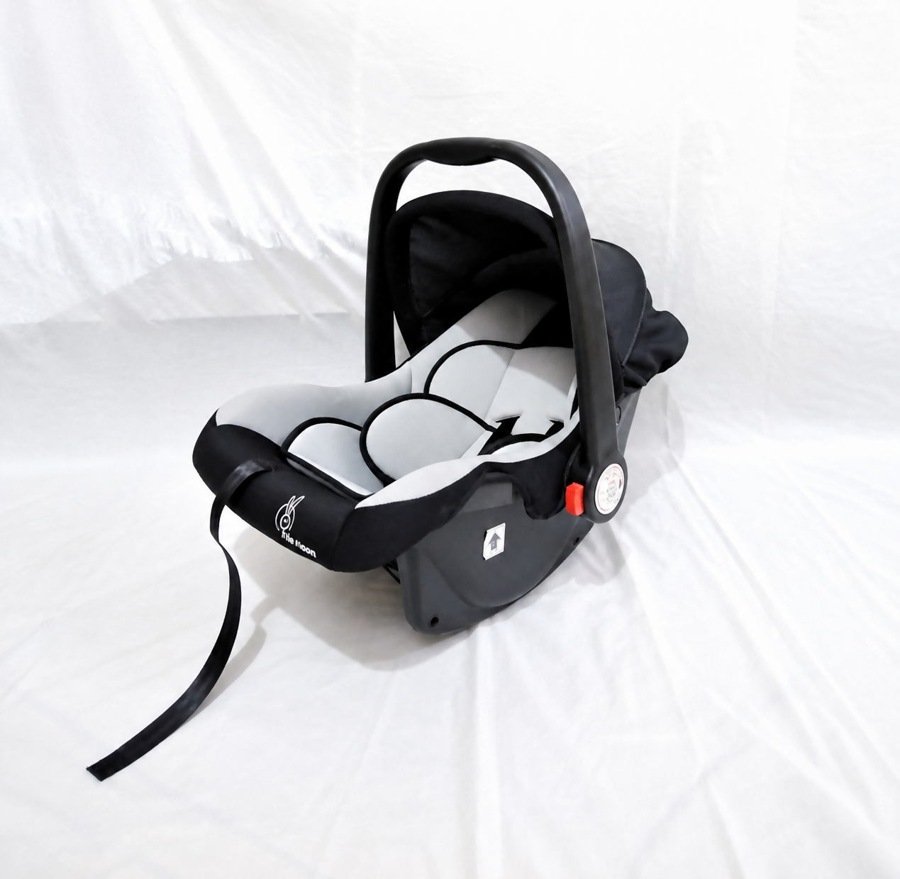 R for Rabbit Picaboo infant car seat carrier with rear-facing design, cushioned newborn support, secure safety harness, carry handle, and comfortable travel protection for babies.
