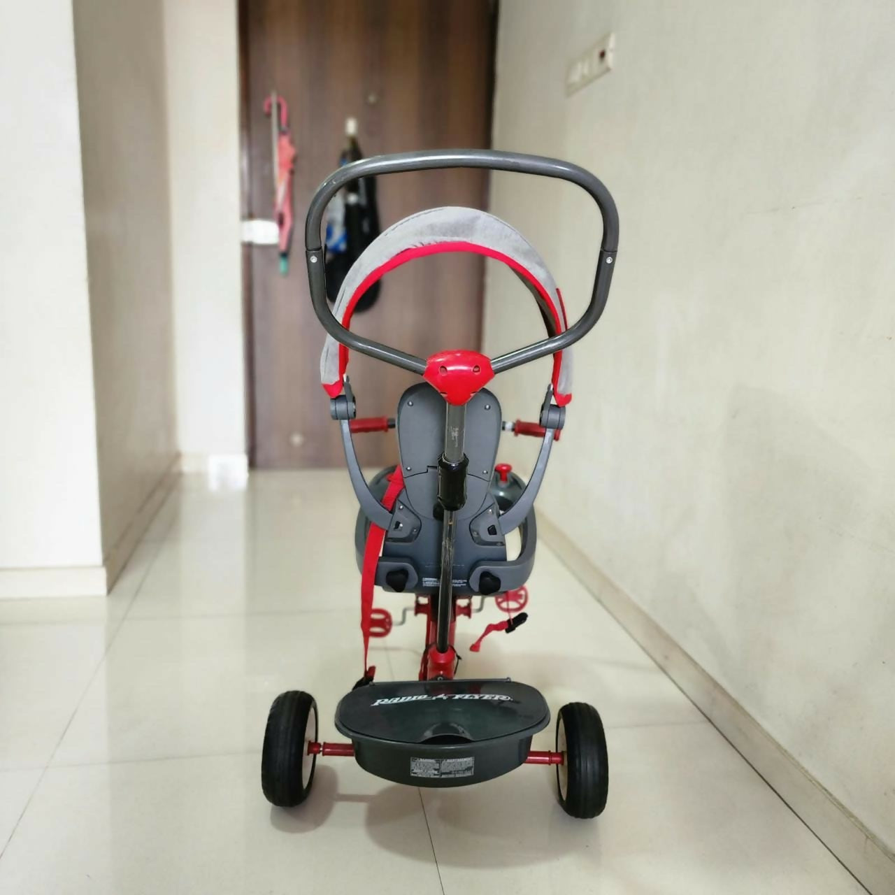 RADIO FLYER 4-in-1 Stroll 'N Trike Baby Tricycle with convertible design.