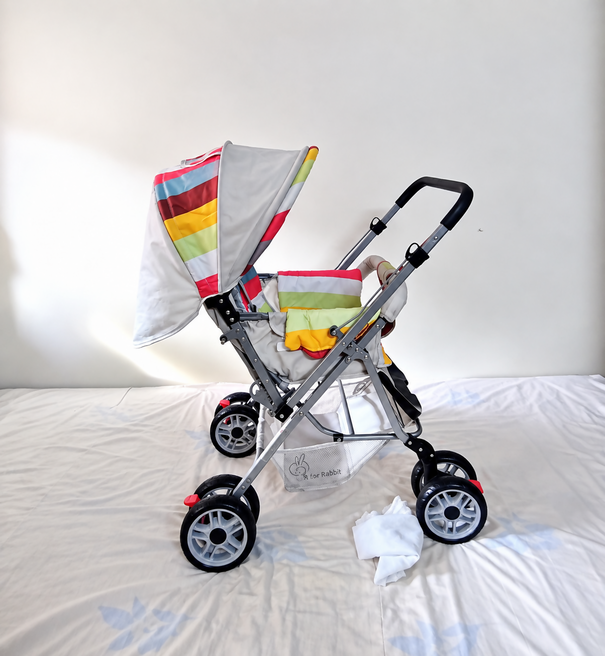 R FOR RABBIT Chocolate Ride Rainbow Baby Stroller/Pram B153 in Almost New condition featuring a reversible design, reclining seat, protective canopy and smooth-moving wheels for comfortable everyday outings with your baby.