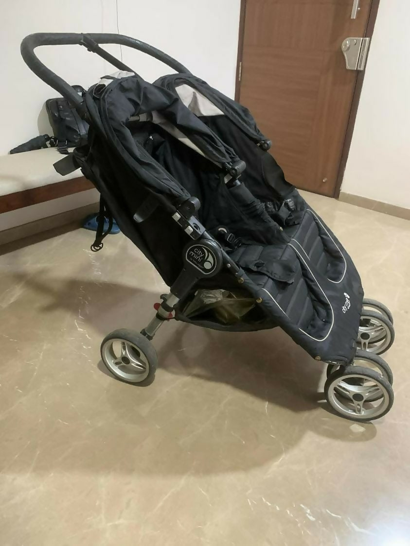 The Baby Jogger Citi Mini Double Twin Stroller/Pram is a perfect solution for parents with twins or siblings, offering convenience, comfort, and easy maneuverability.