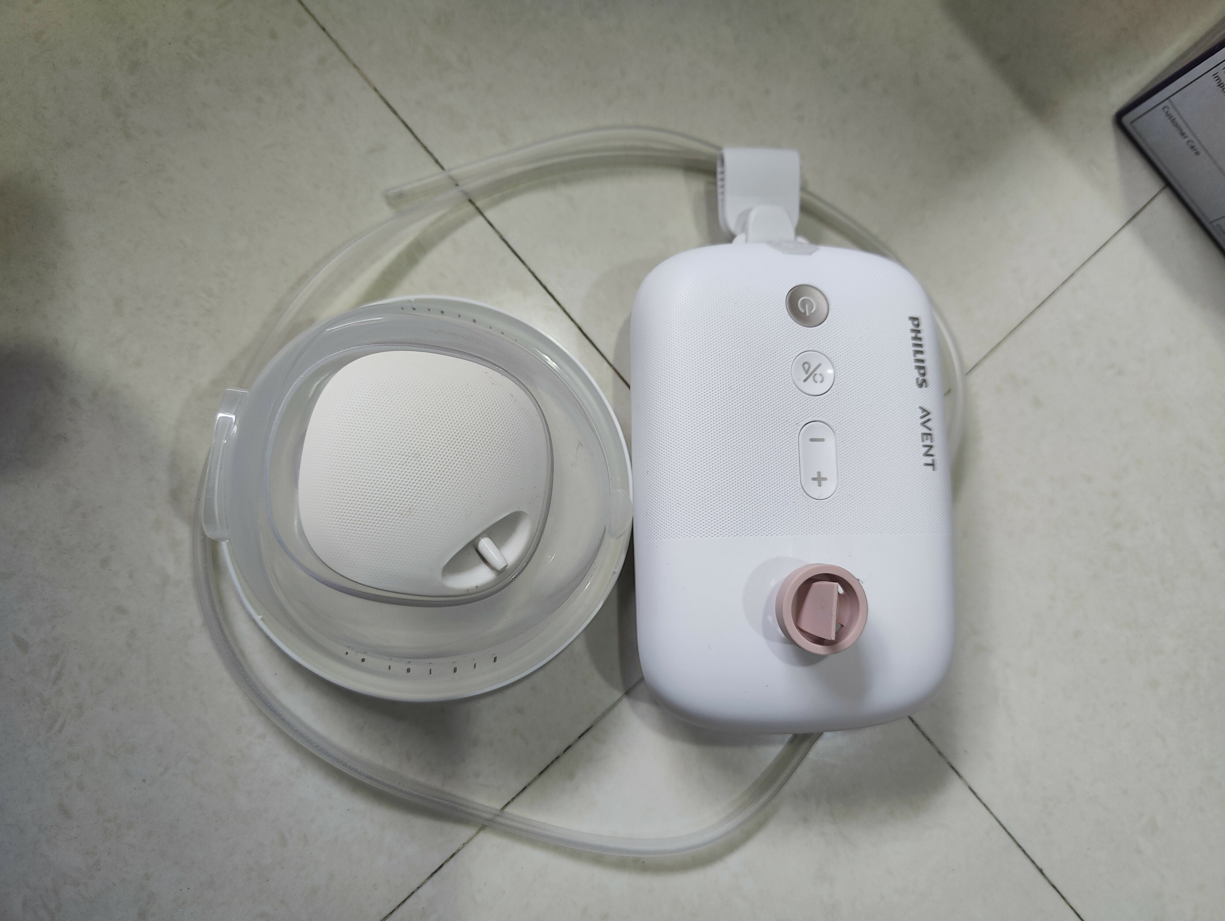 Philips Avent wearable hands-free breast pump with a discreet in-bra design, adjustable expression settings, soft silicone breast shield, and rechargeable operation for convenient pumping.
