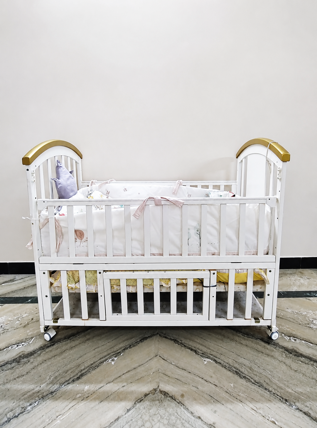 HunyHuny Wooden Baby Cot Crib B102 with rocking function, lockable wheels, included mattress, spacious sleeping area, and a sturdy wooden frame for safe and comfortable sleep.