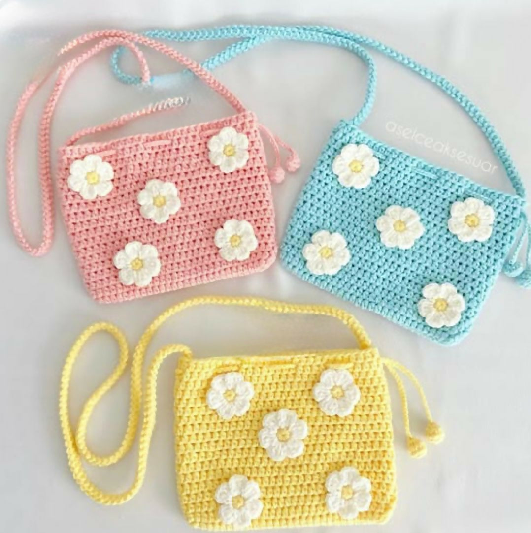 Our handmade crochet handbags are a blend of traditional craftsmanship and modern style.