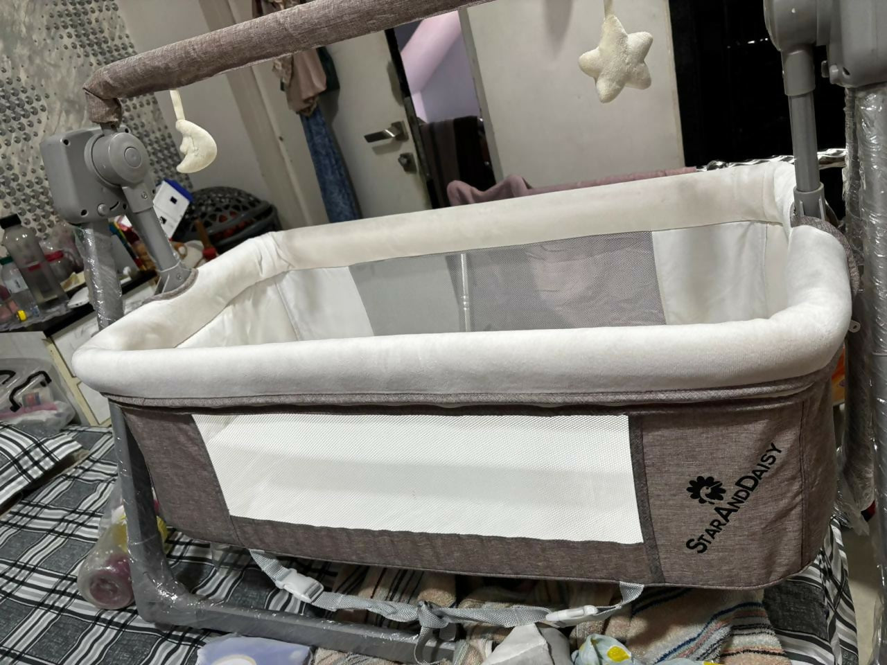 STAR AND DAISY Automatic Cradle with gentle automatic rocking, sturdy frame, comfortable sleeping area, breathable design, and secure construction to help soothe and comfort newborns during rest.