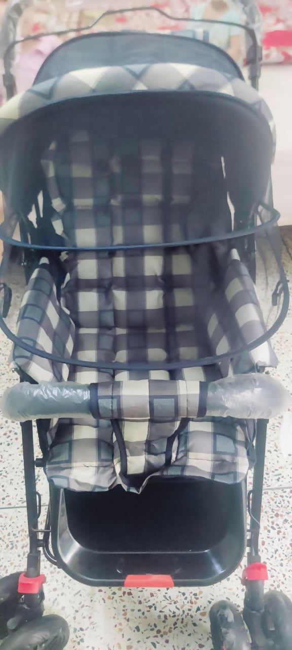 STAR AND DAISY Sigma stroller with reclining seat, smooth wheels, safety harness, adjustable canopy, and comfortable travel design for babies and toddlers.