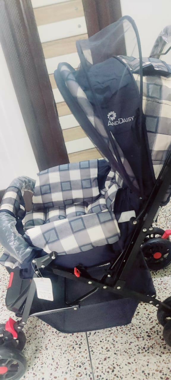 STAR AND DAISY Sigma stroller with reclining seat, smooth wheels, safety harness, adjustable canopy, and comfortable travel design for babies and toddlers.