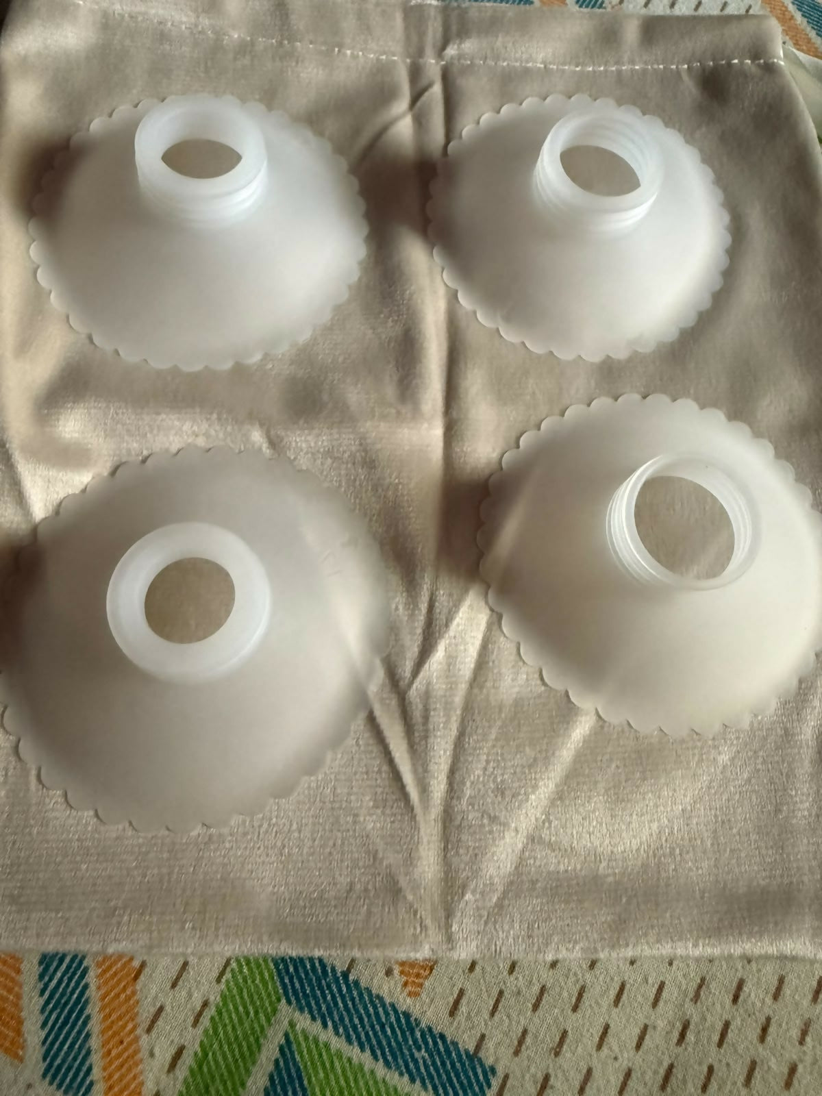 SOLYYMOMS Smart Wearable Breast Pump in Preloved New condition featuring a compact hands-free design, adjustable pumping settings and comfortable fit for convenient breast milk expression at home, work or while travelling.