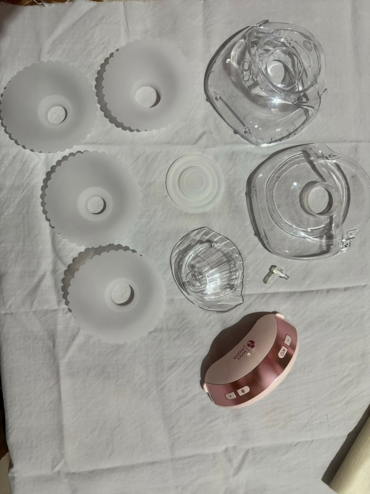 SOLYYMOMS Smart Wearable Breast Pump in Preloved New condition featuring a compact hands-free design, adjustable pumping settings and comfortable fit for convenient breast milk expression at home, work or while travelling.