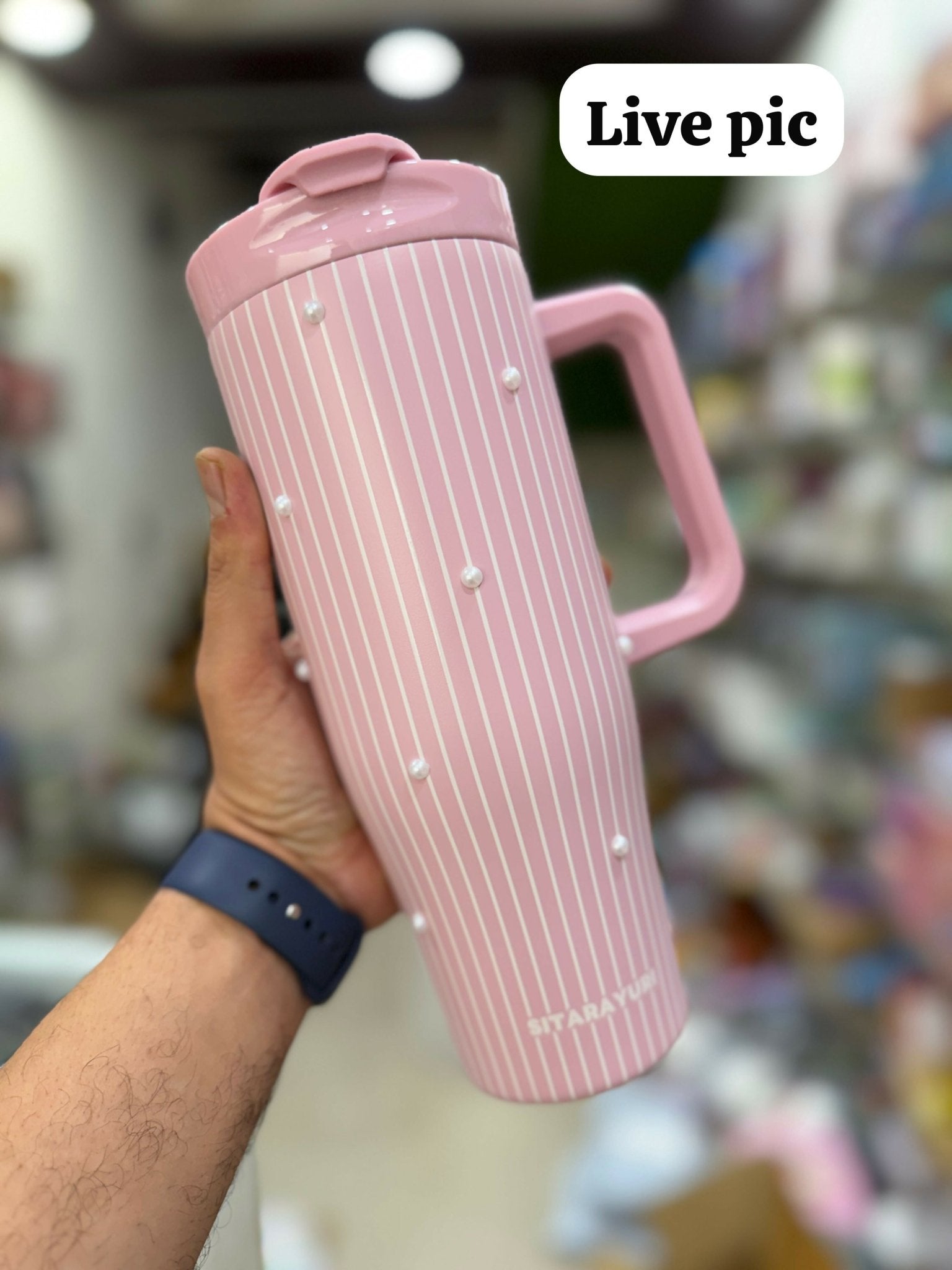 SITARAYURI Premium Insulated Tumbler (900 ml) with double-wall stainless steel insulation, spill-resistant lid, reusable straw, ergonomic handle, and large capacity to keep beverages hot or cold for hours.