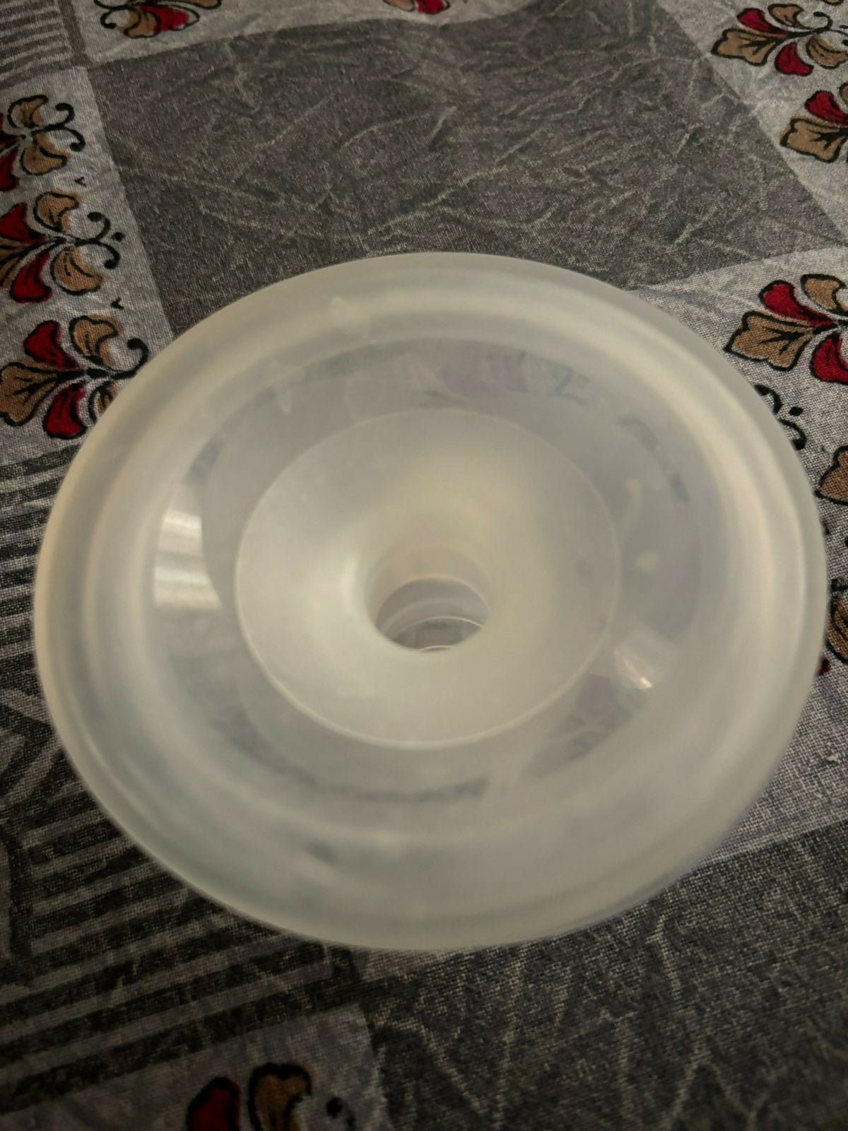 Roboson wearable electric breast pump – discreet, powerful, and portable solution for modern breastfeeding moms.

