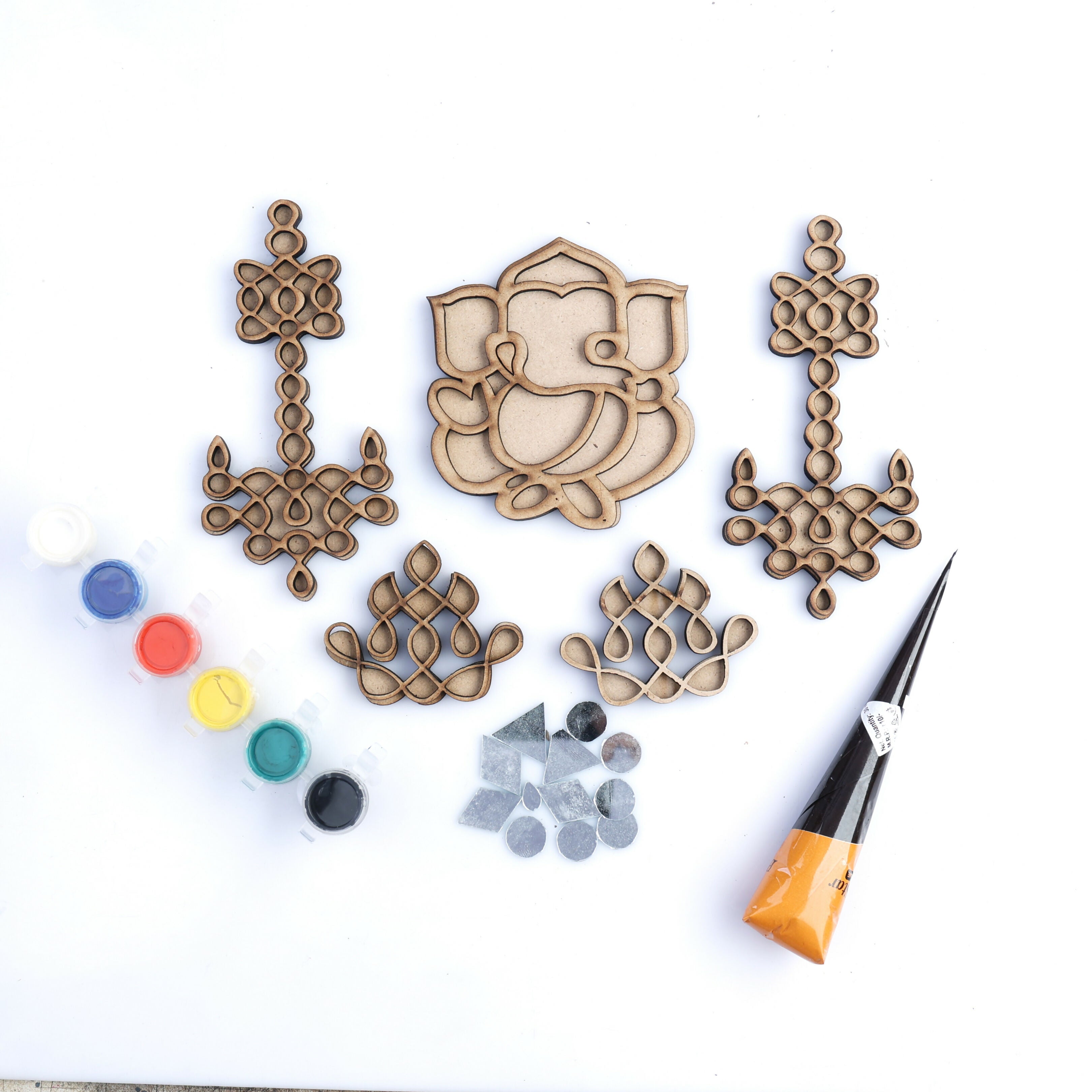 This Lippan Art Kit is a wonderful all-inclusive kit to get started on this lovely attractive traditional art form for Diwali
