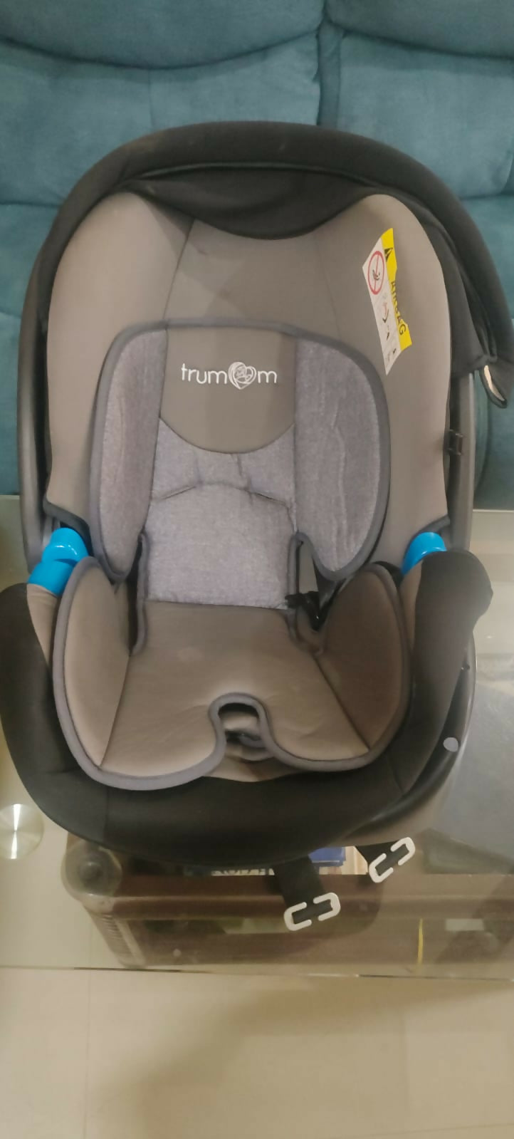 Baby car seat with 'trumom' branding 