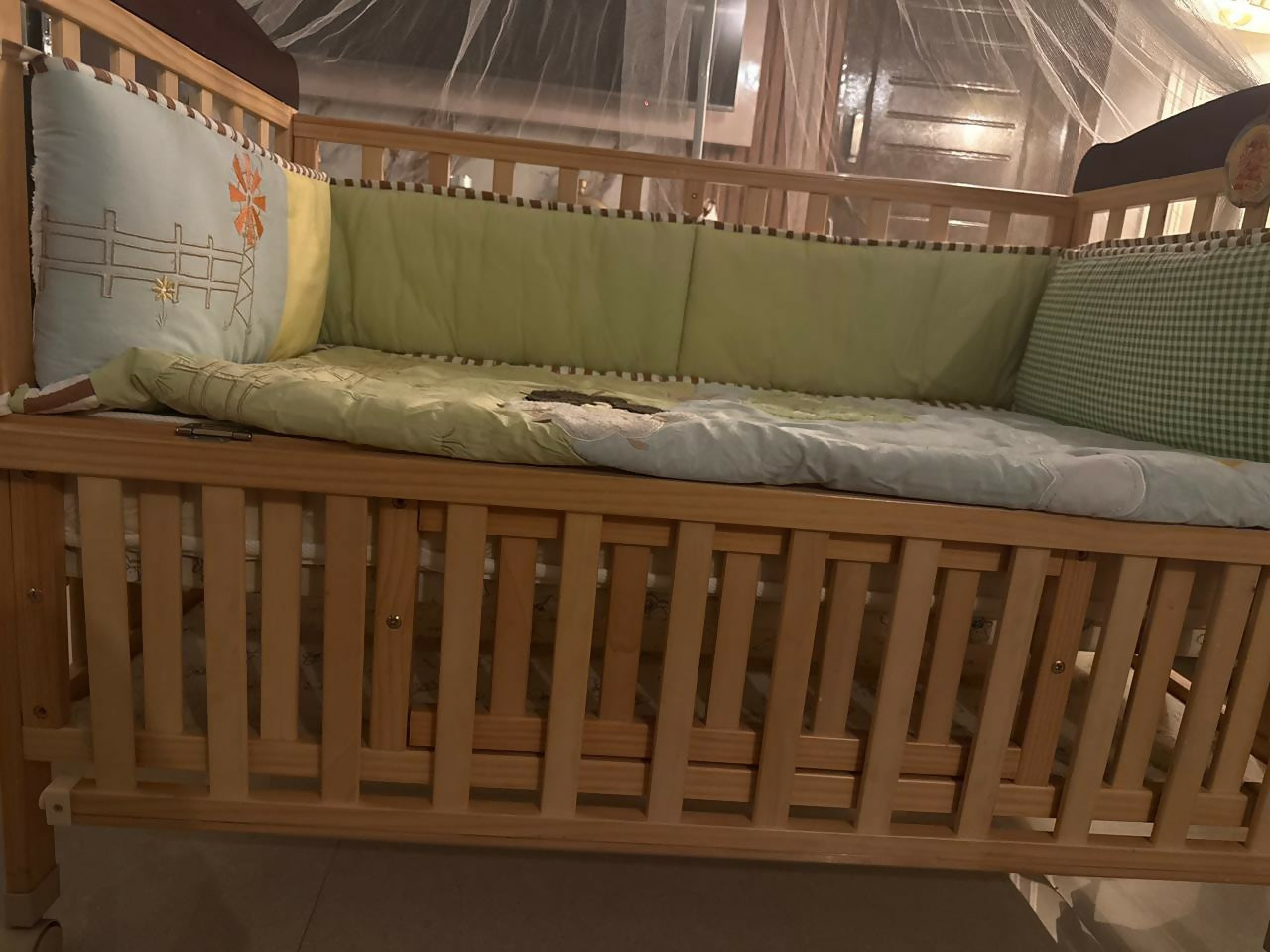 BABYHUG Hamilton Wooden Cot