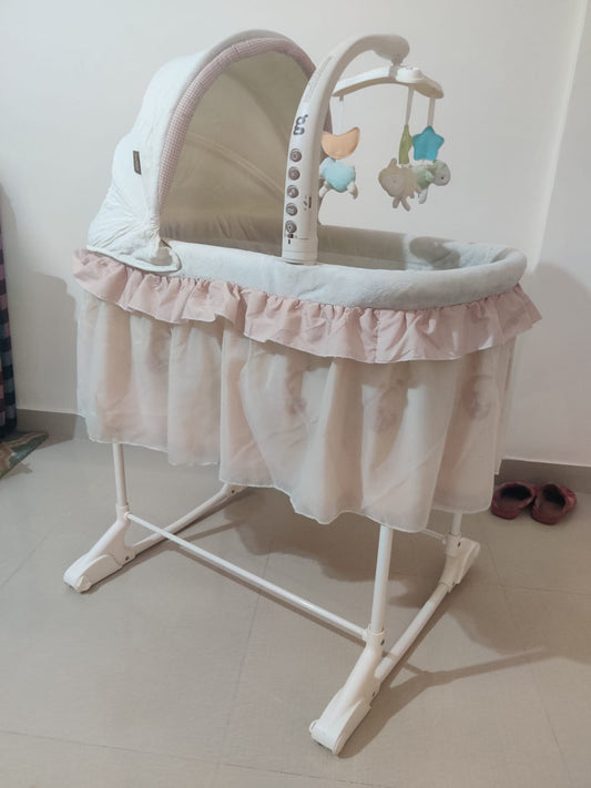 Experience luxury and versatility with the Giggles Premium Bassinet – a 3-in-1 bassinet, rocker, and cradle imported from UAE.